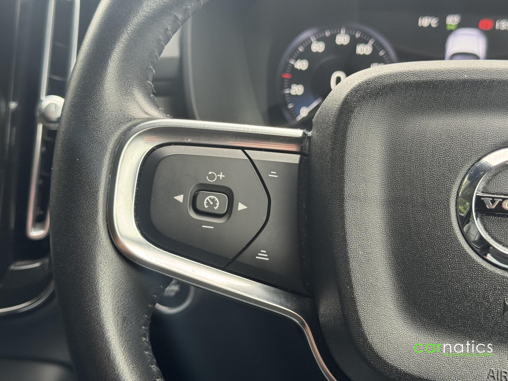 Volvo XC40 2.0 B4 MHEV Inscription SUV 5dr Petrol Hybrid Auto Euro 6 (s/s) (197 ps)