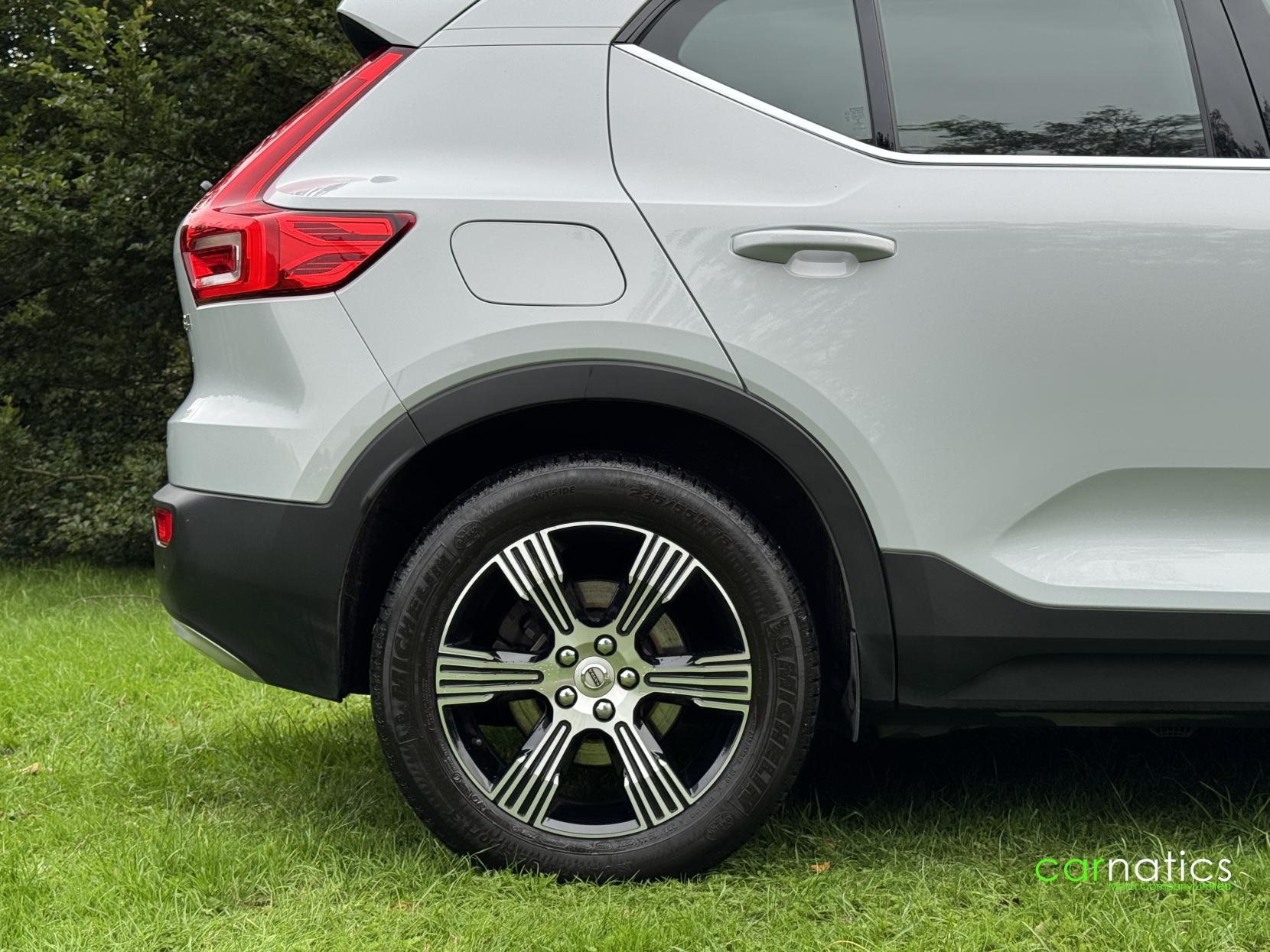 Volvo XC40 2.0 B4 MHEV Inscription SUV 5dr Petrol Hybrid Auto Euro 6 (s/s) (197 ps)