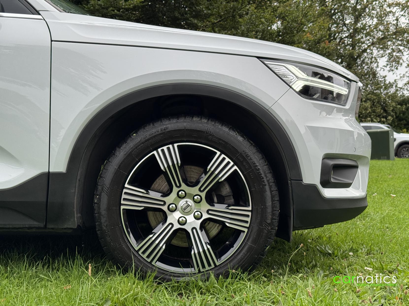 Volvo XC40 2.0 B4 MHEV Inscription SUV 5dr Petrol Hybrid Auto Euro 6 (s/s) (197 ps)