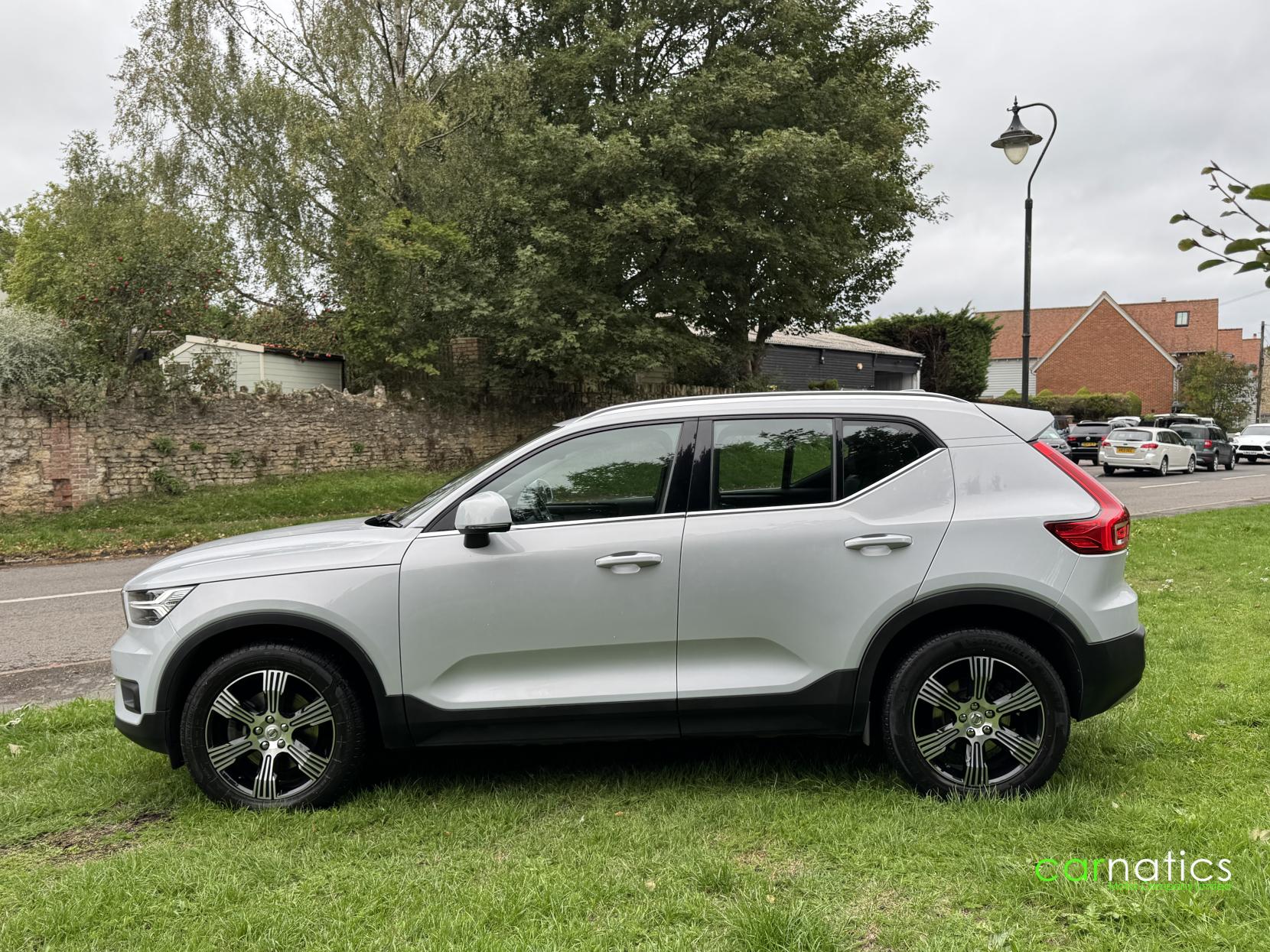 Volvo XC40 2.0 B4 MHEV Inscription SUV 5dr Petrol Hybrid Auto Euro 6 (s/s) (197 ps)
