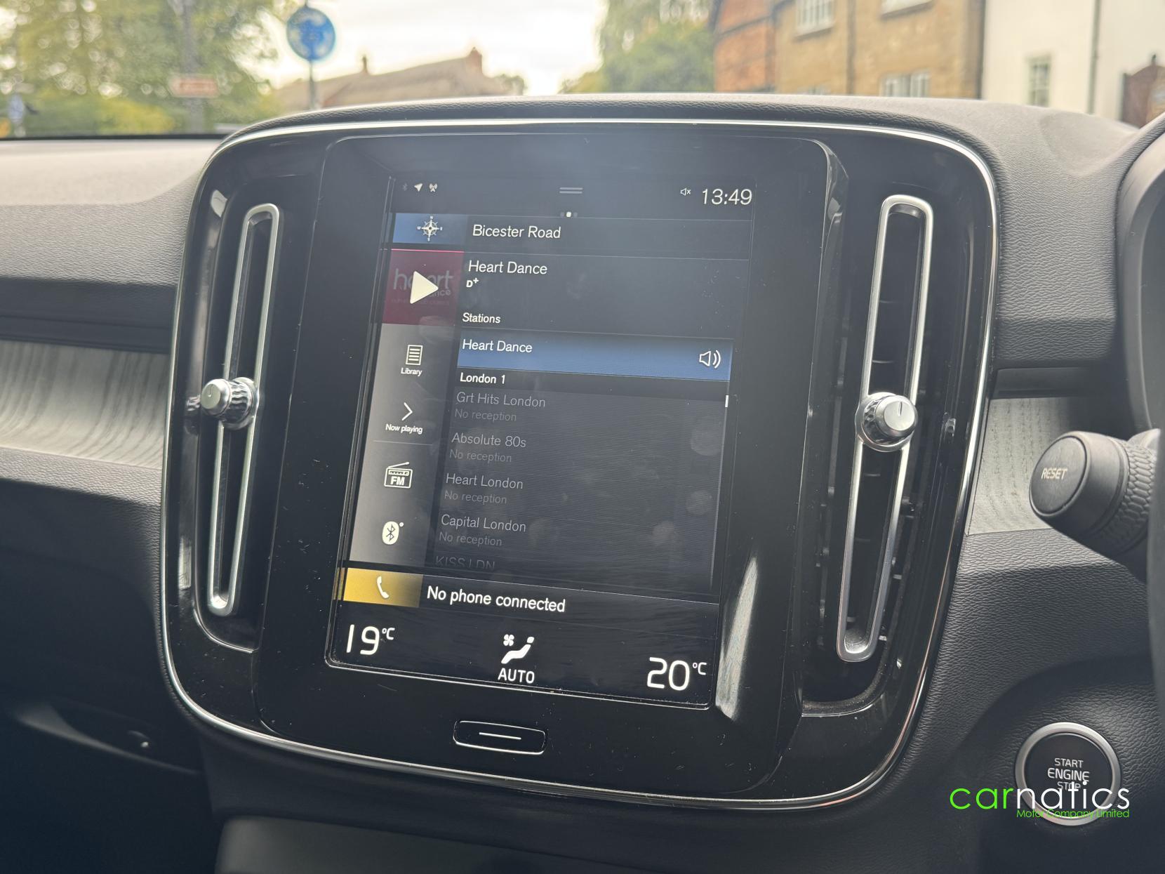 Volvo XC40 2.0 B4 MHEV Inscription SUV 5dr Petrol Hybrid Auto Euro 6 (s/s) (197 ps)