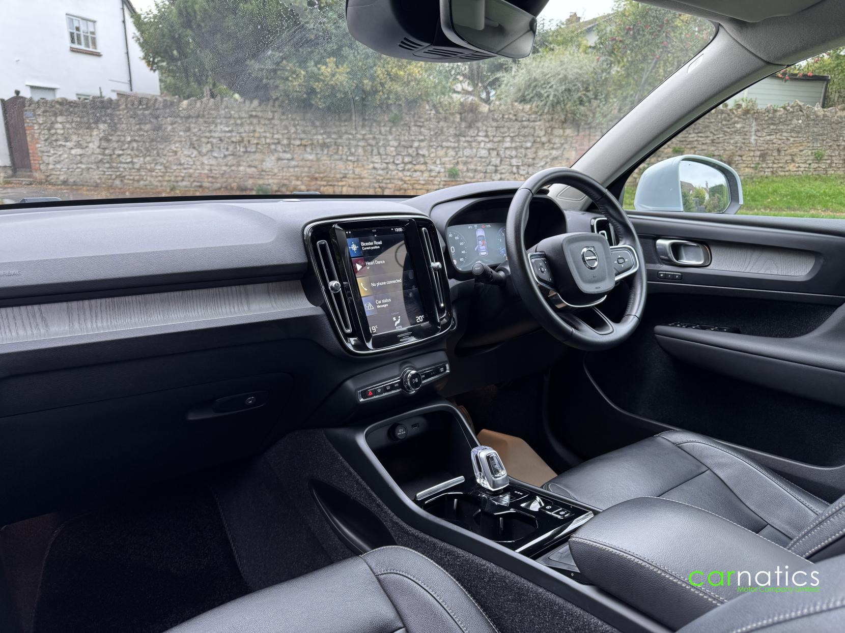 Volvo XC40 2.0 B4 MHEV Inscription SUV 5dr Petrol Hybrid Auto Euro 6 (s/s) (197 ps)