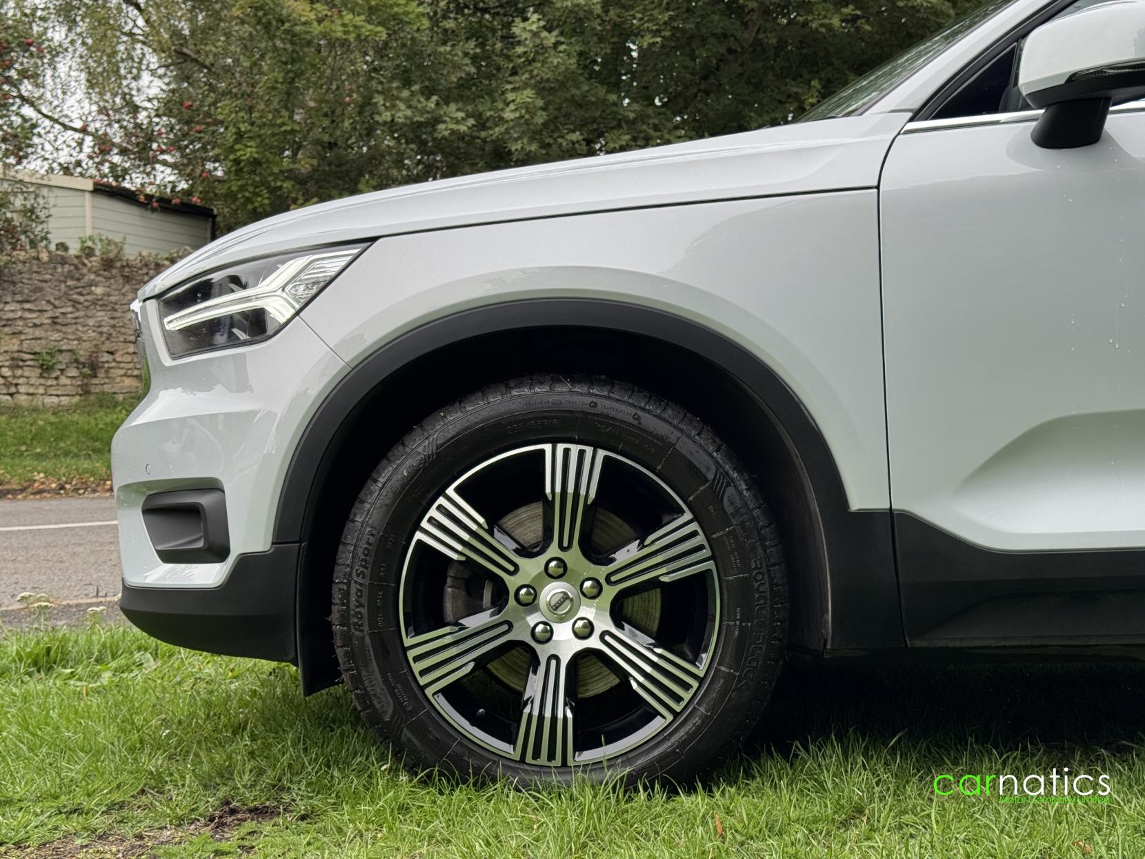 Volvo XC40 2.0 B4 MHEV Inscription SUV 5dr Petrol Hybrid Auto Euro 6 (s/s) (197 ps)