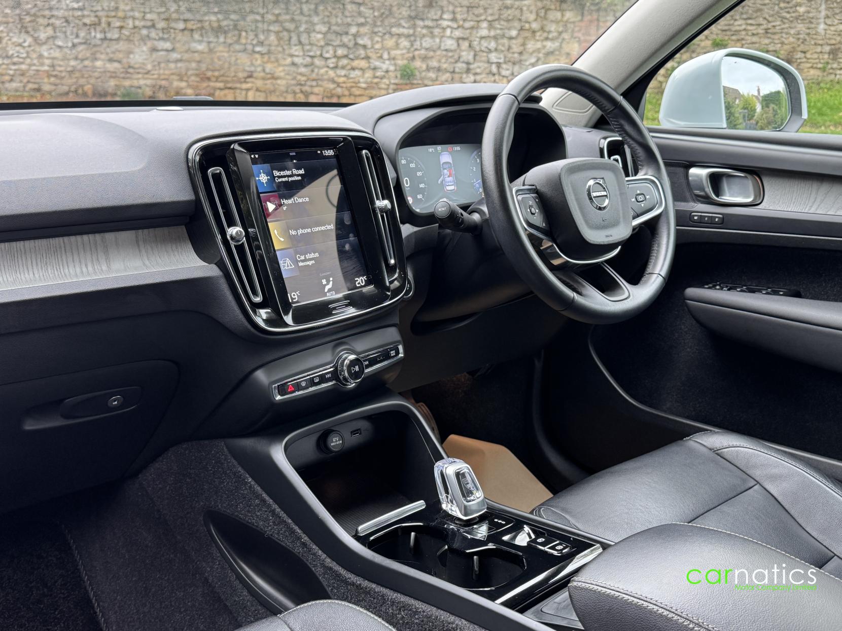 Volvo XC40 2.0 B4 MHEV Inscription SUV 5dr Petrol Hybrid Auto Euro 6 (s/s) (197 ps)