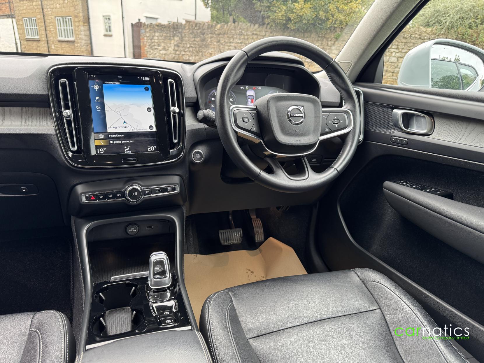 Volvo XC40 2.0 B4 MHEV Inscription SUV 5dr Petrol Hybrid Auto Euro 6 (s/s) (197 ps)