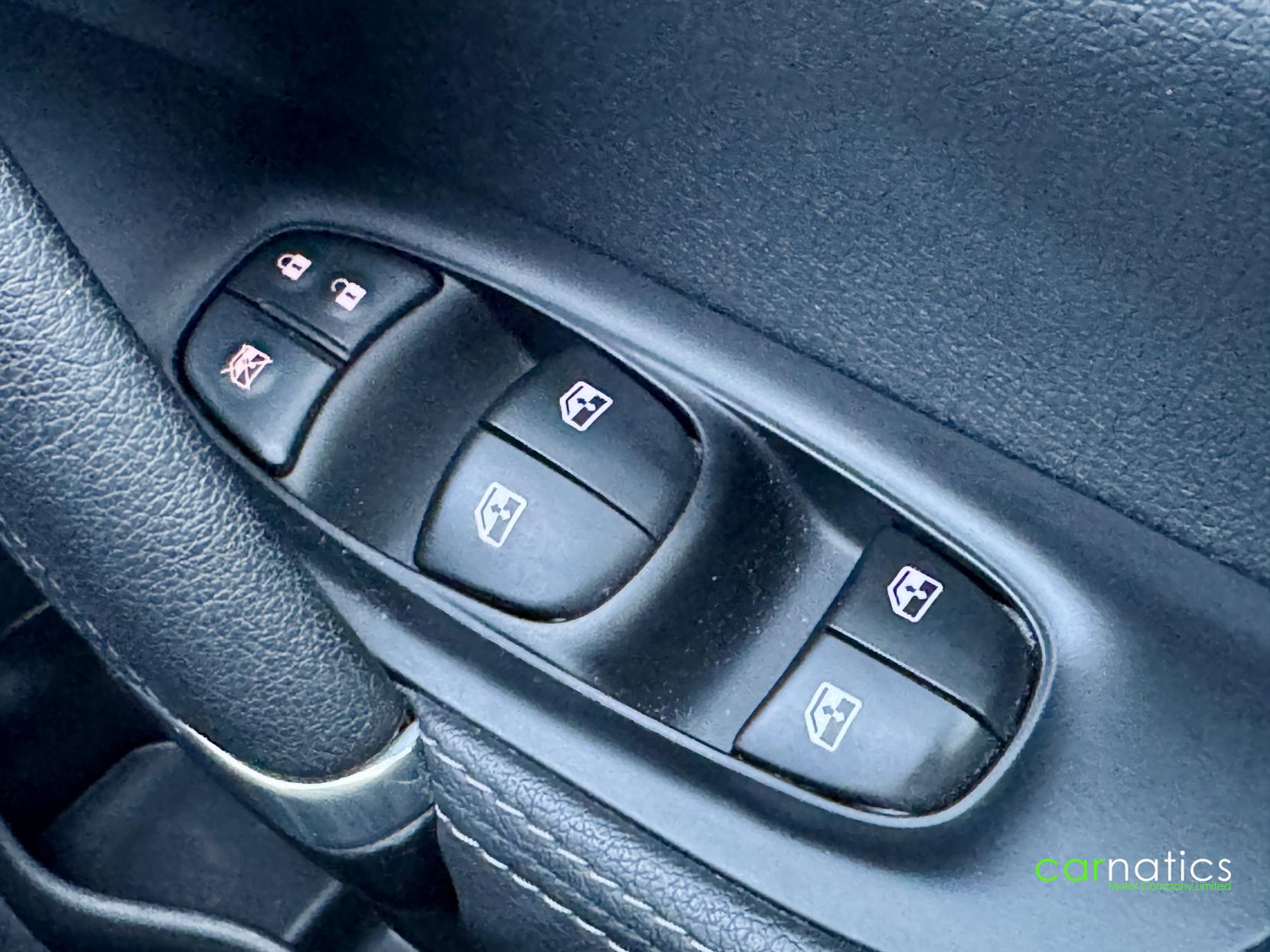 Nissan Qashqai 1.3 DIG-T N-Connecta SUV 5dr Petrol Manual Euro 6 (s/s) (140 ps)