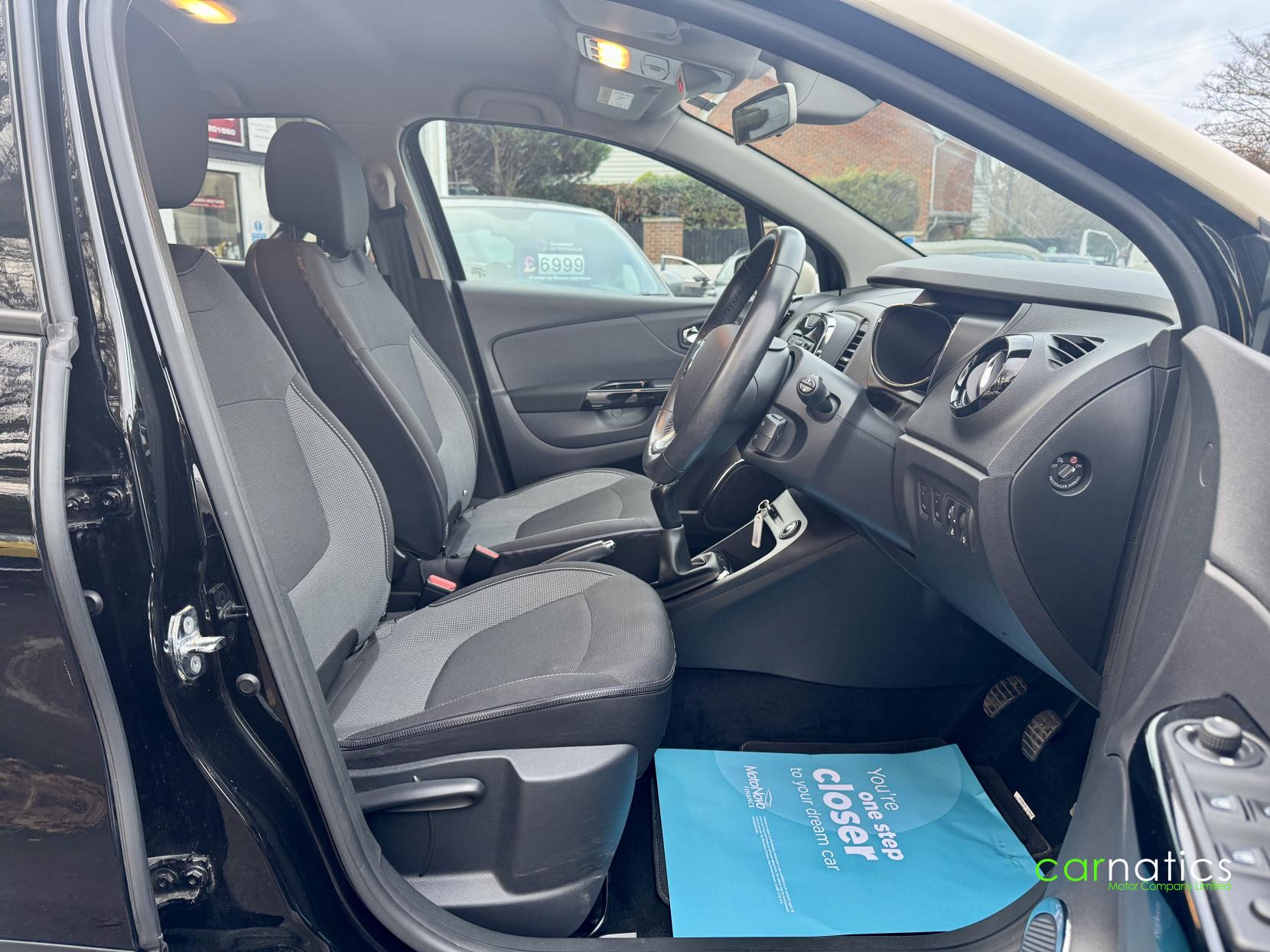 Renault Captur 0.9 TCe ENERGY Dynamique S Nav SUV 5dr Petrol Manual Euro 6 (s/s) (90 ps)