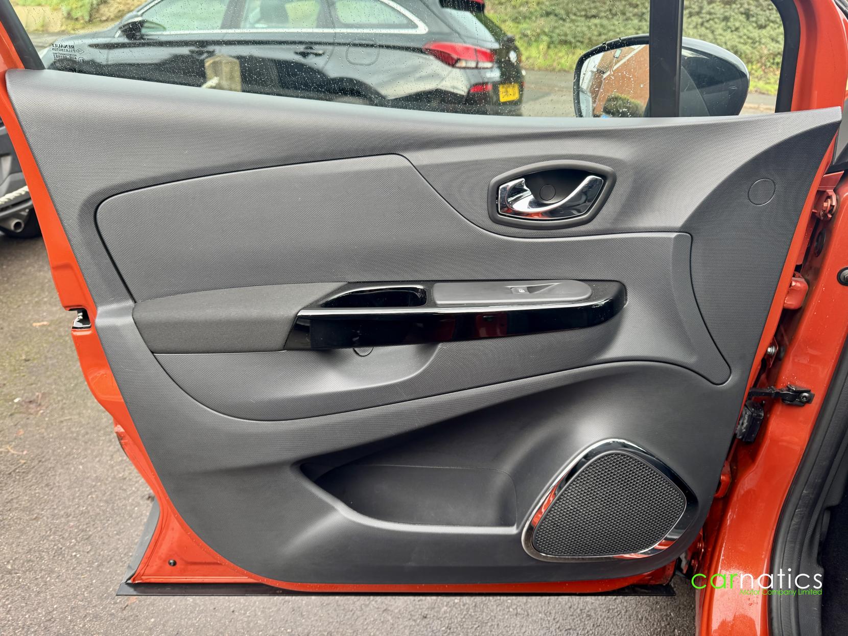 Renault Captur 1.2 TCe Dynamique S MediaNav SUV 5dr Petrol EDC Euro 5 (120 ps)