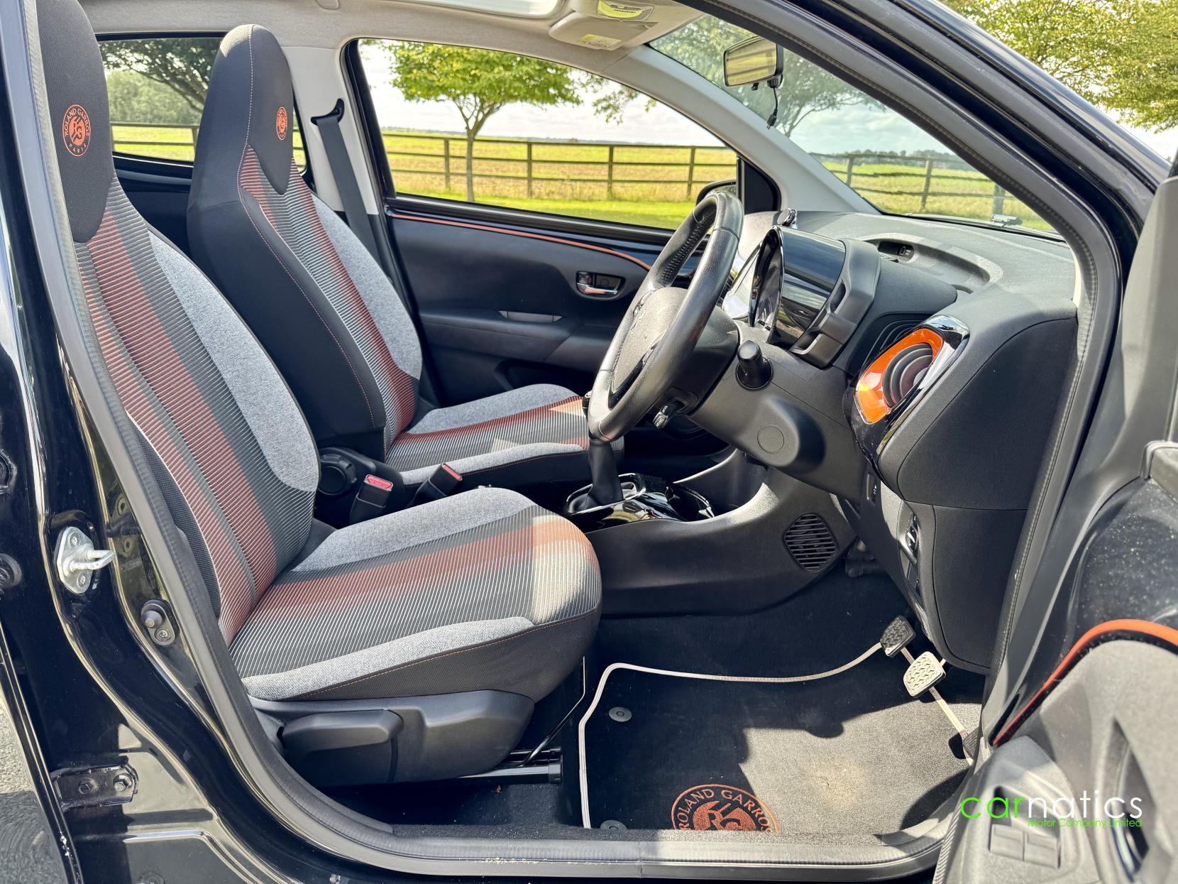 Peugeot 108 1.2 PureTech Roland Garros Top! 5dr Petrol Manual Euro 6 (82 ps)