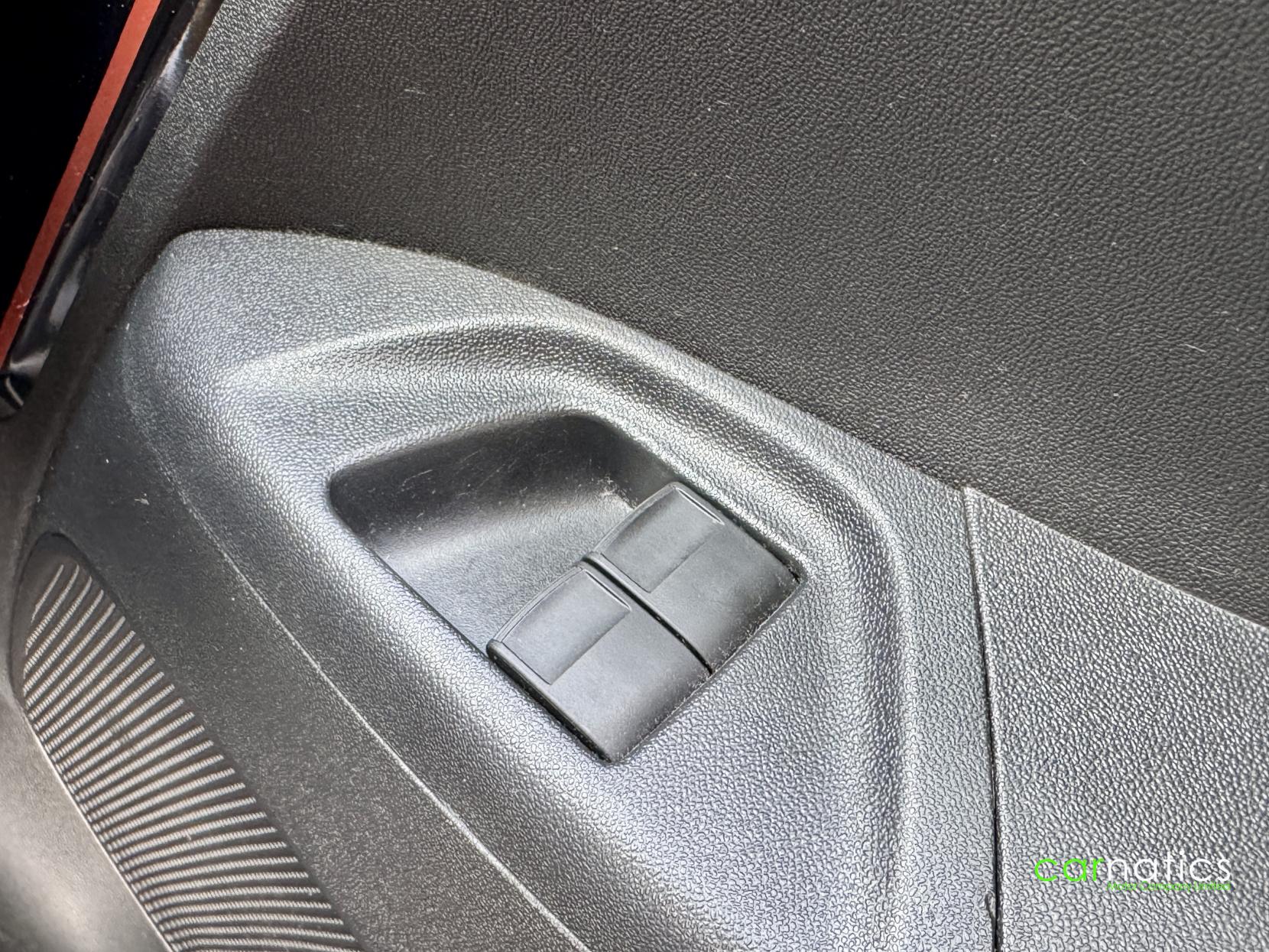 Peugeot 108 1.2 PureTech Roland Garros Top! 5dr Petrol Manual Euro 6 (82 ps)