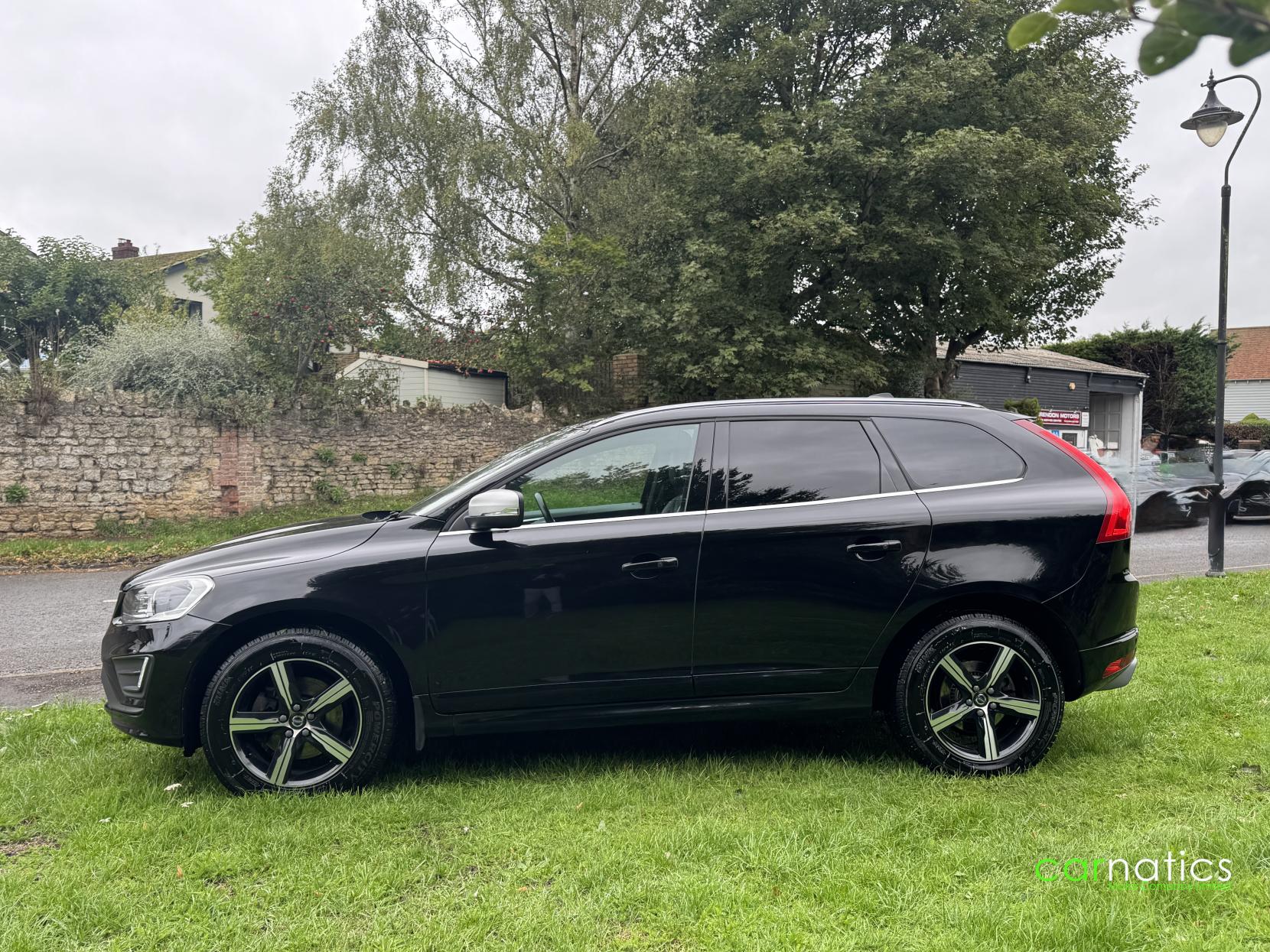 Volvo XC60 2.4 D5 R-Design Lux Nav SUV 5dr Diesel Auto AWD Euro 6 (s/s) (220 ps)
