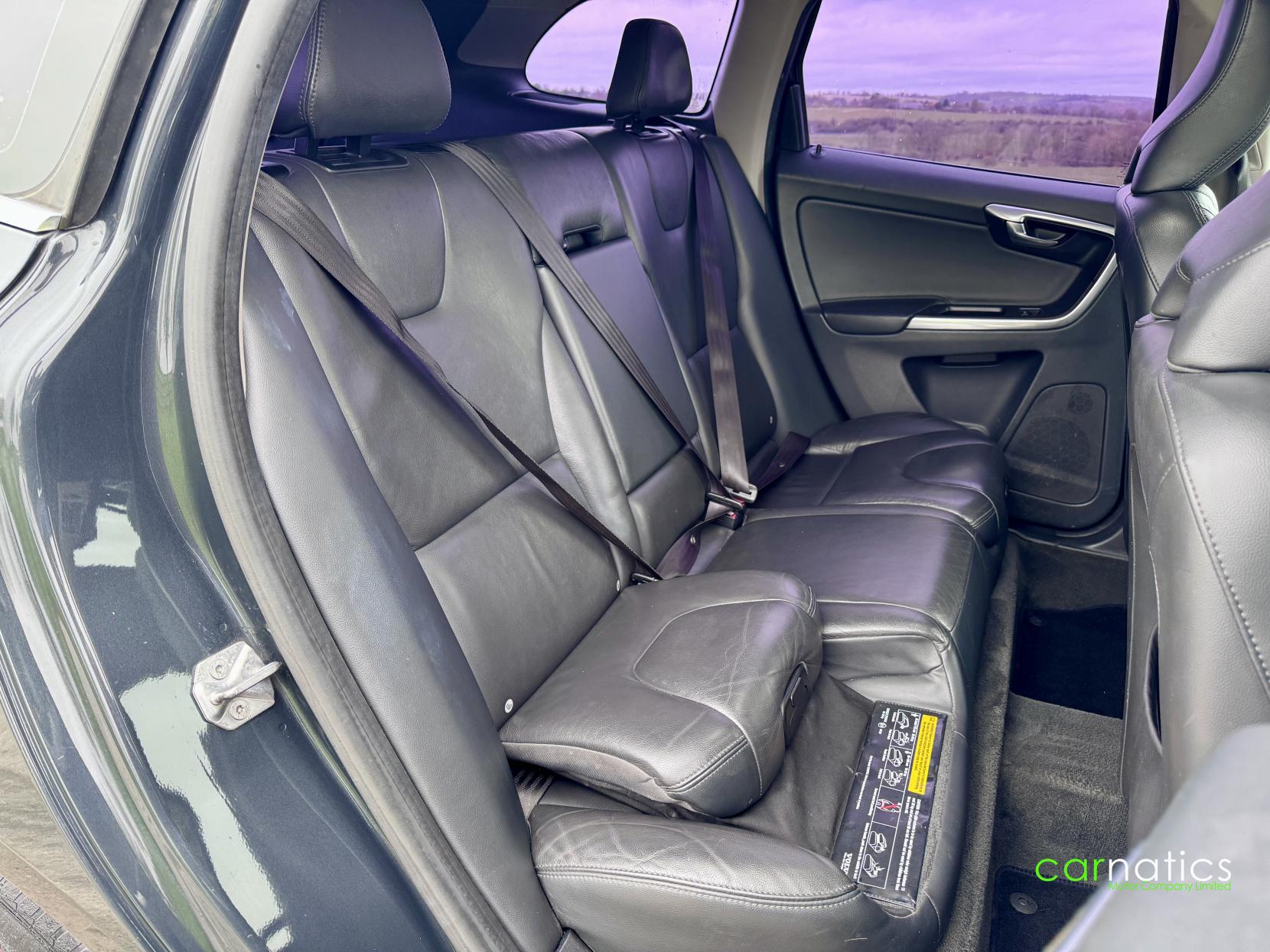 Volvo XC60 2.4 D5 SE Lux Nav SUV 5dr Diesel Geartronic AWD Euro 5 (215 ps)