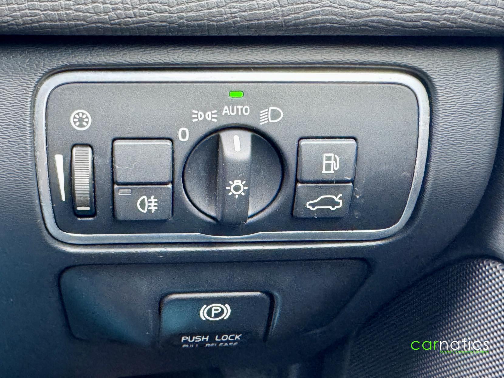 Volvo XC60 2.4 D5 SE Lux Nav SUV 5dr Diesel Geartronic AWD Euro 5 (215 ps)