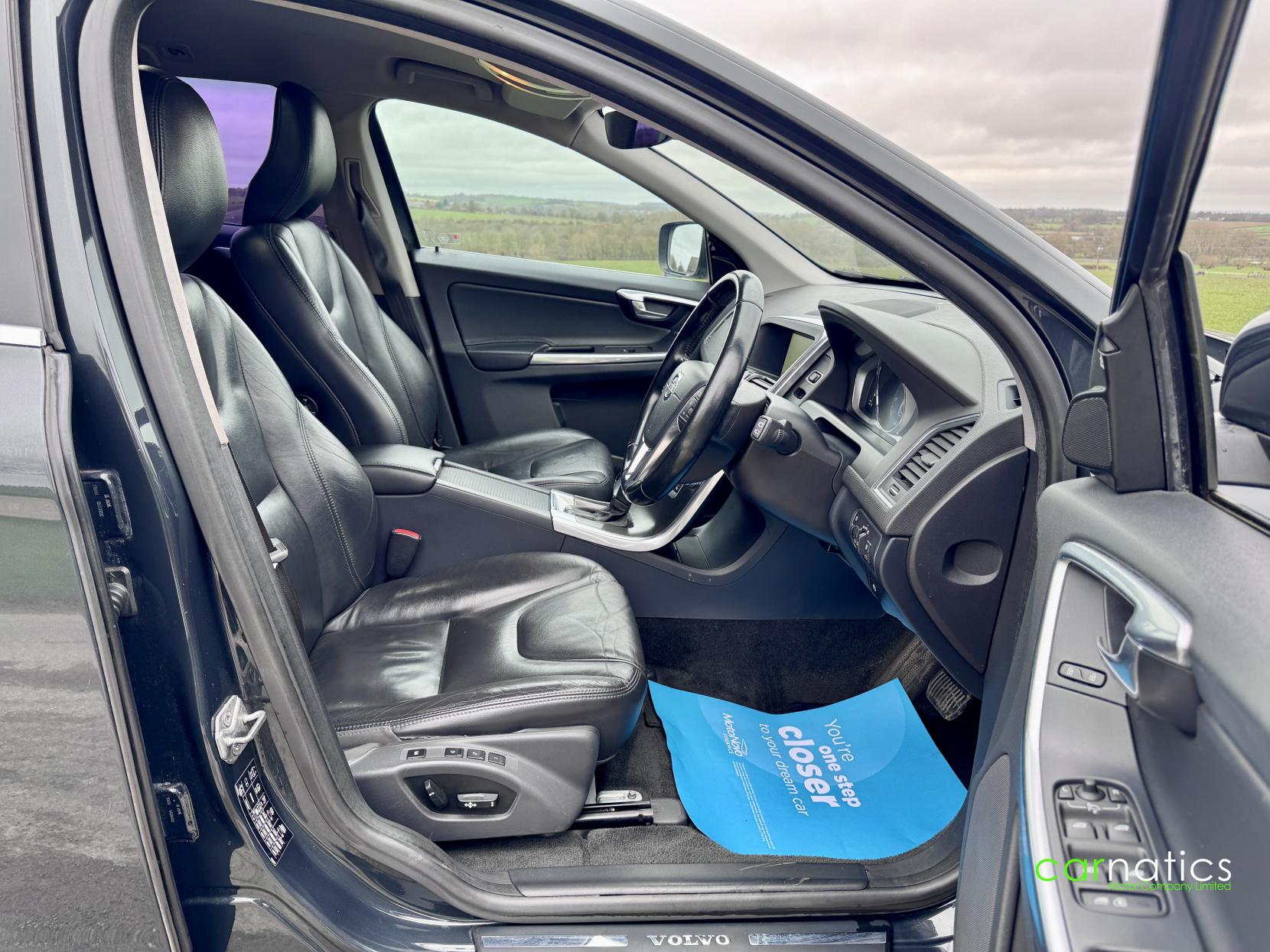 Volvo XC60 2.4 D5 SE Lux Nav SUV 5dr Diesel Geartronic AWD Euro 5 (215 ps)