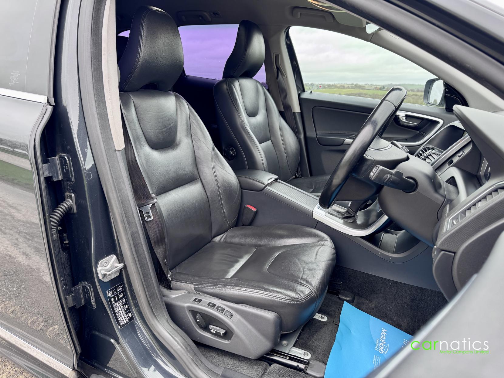 Volvo XC60 2.4 D5 SE Lux Nav SUV 5dr Diesel Geartronic AWD Euro 5 (215 ps)