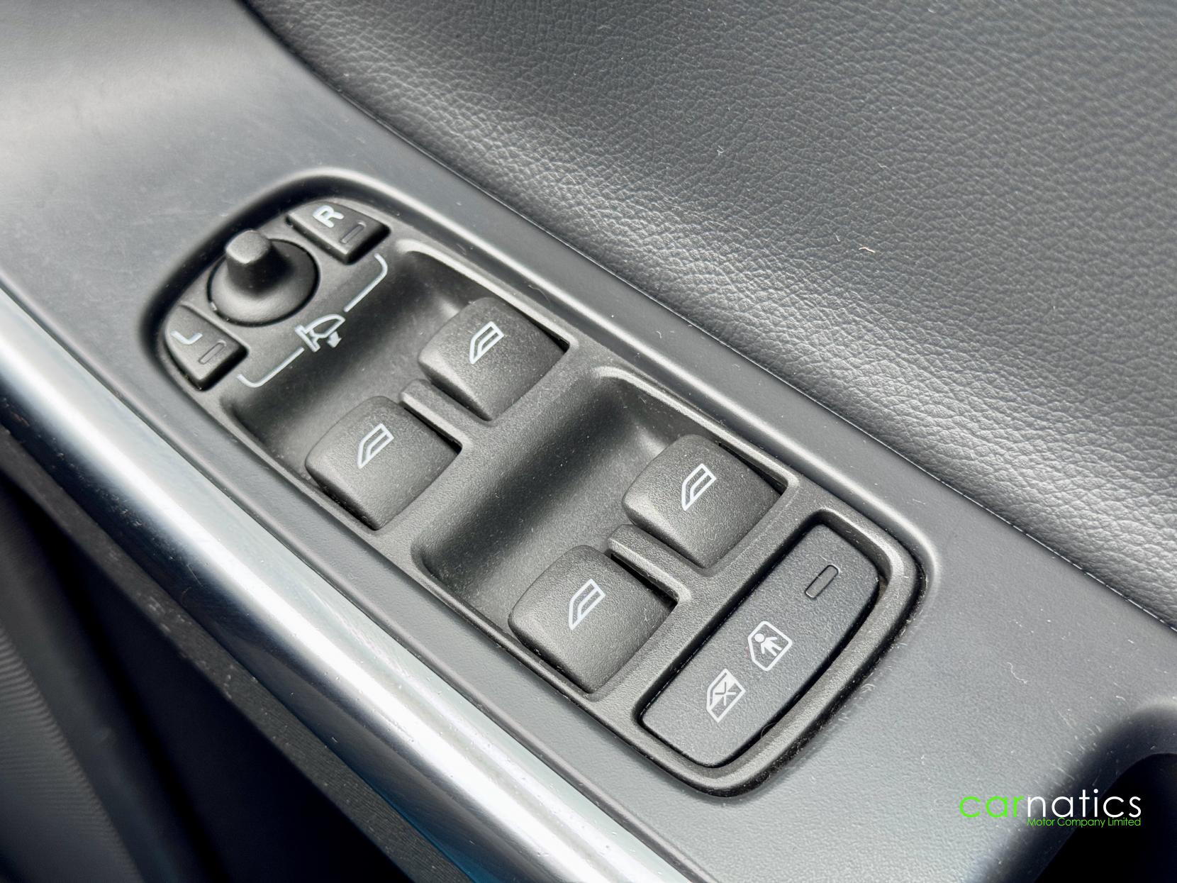 Volvo XC60 2.4 D5 SE Lux Nav SUV 5dr Diesel Geartronic AWD Euro 5 (215 ps)