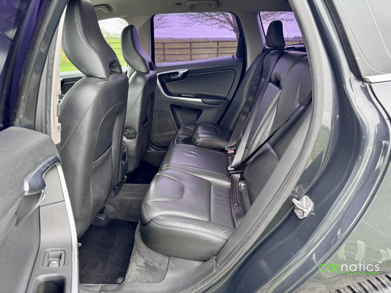 Volvo XC60 2.4 D5 SE Lux Nav SUV 5dr Diesel Geartronic AWD Euro 5 (215 ps)