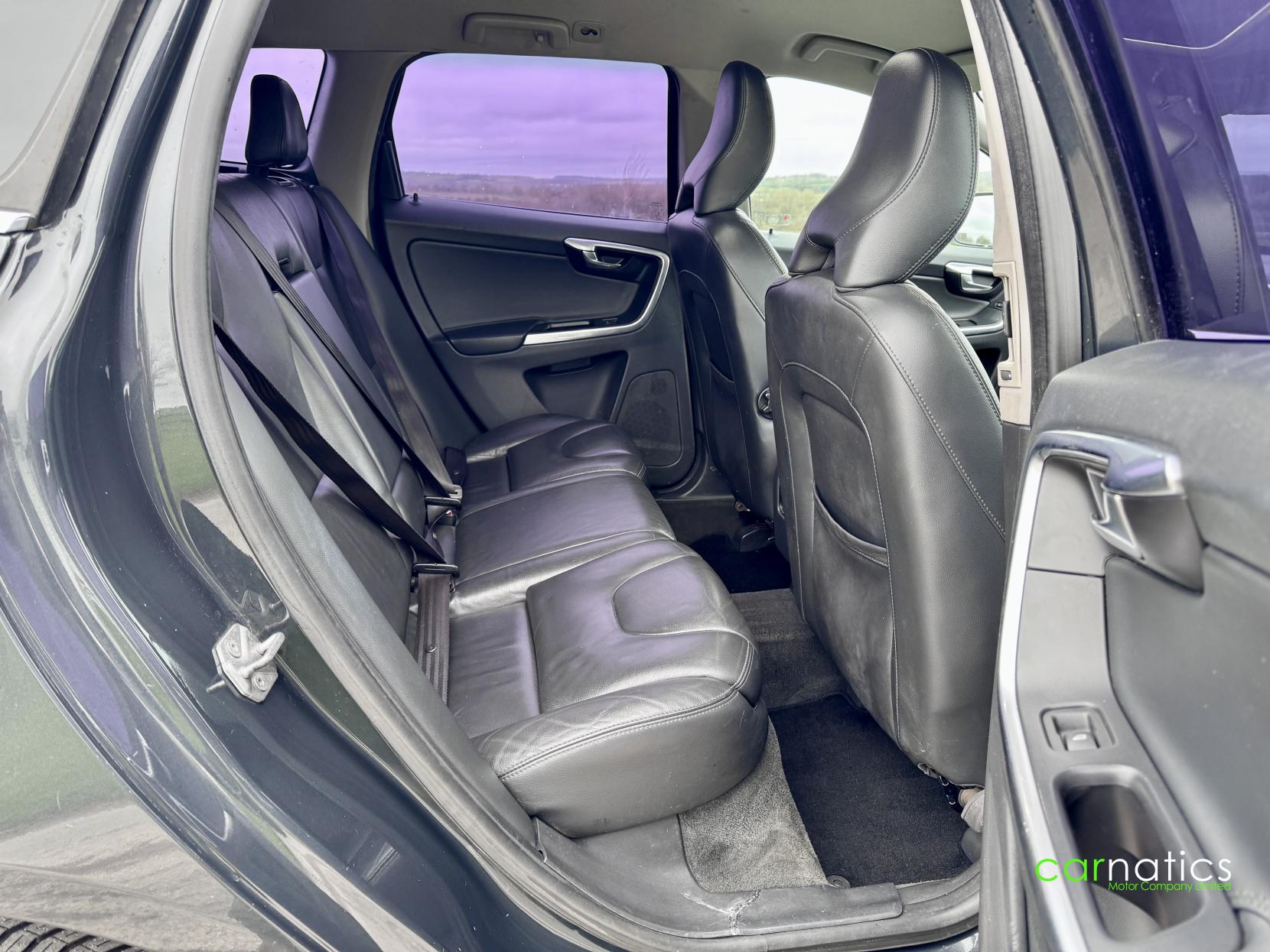 Volvo XC60 2.4 D5 SE Lux Nav SUV 5dr Diesel Geartronic AWD Euro 5 (215 ps)