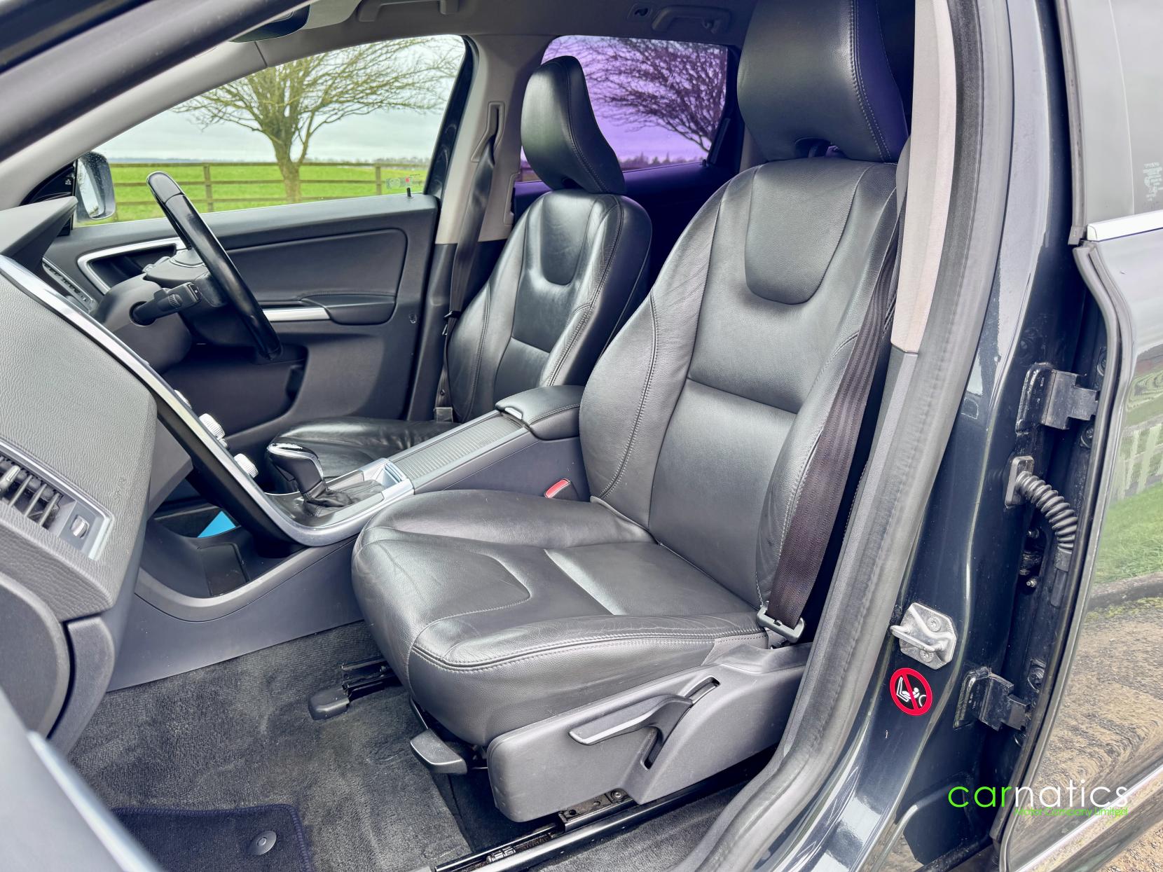 Volvo XC60 2.4 D5 SE Lux Nav SUV 5dr Diesel Geartronic AWD Euro 5 (215 ps)