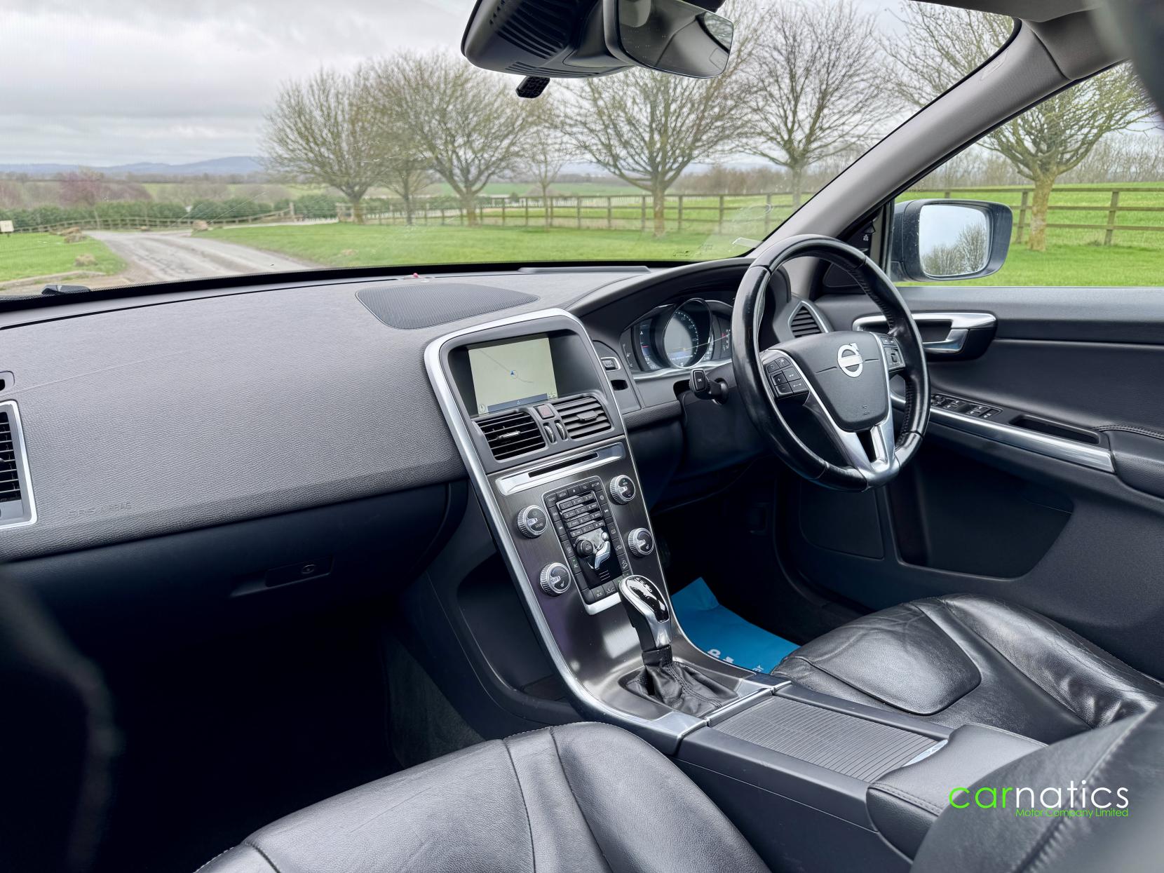 Volvo XC60 2.4 D5 SE Lux Nav SUV 5dr Diesel Geartronic AWD Euro 5 (215 ps)