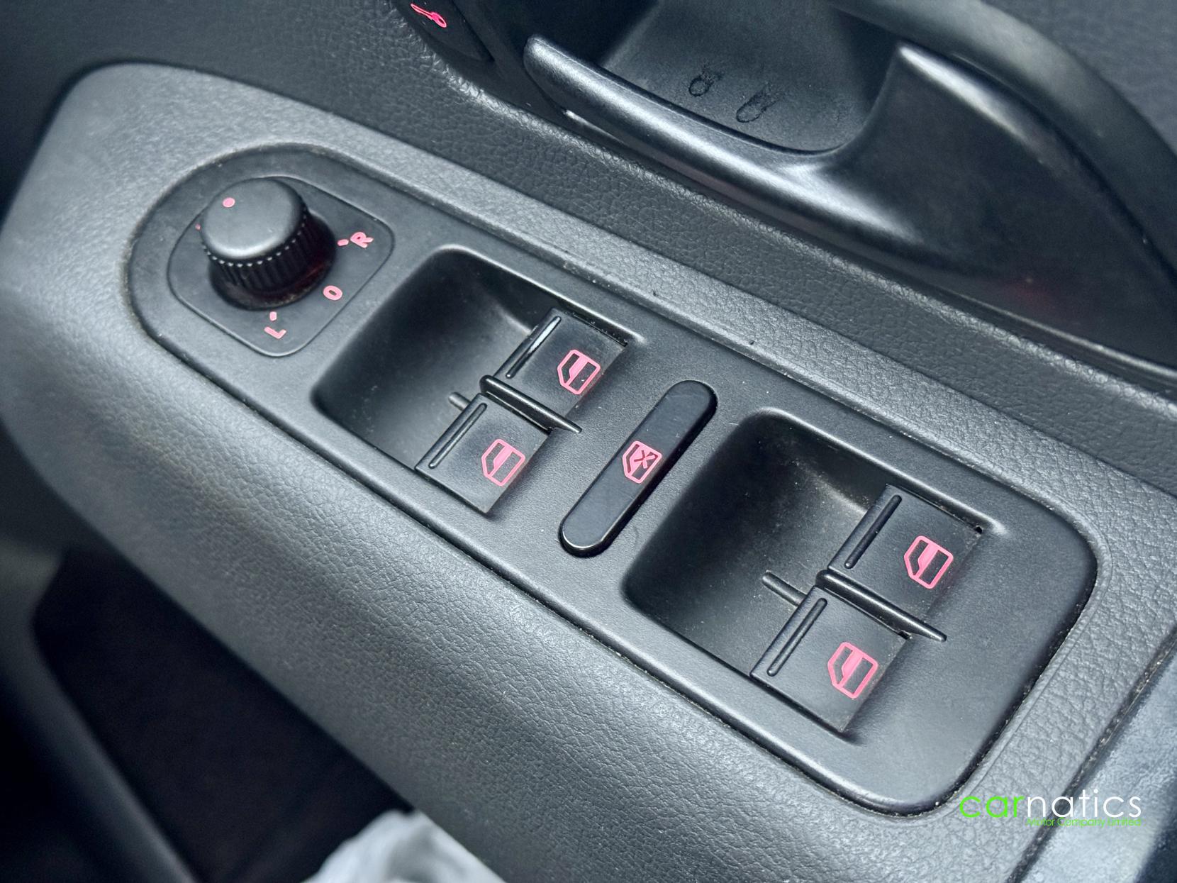 Volkswagen Amarok 2.0 TDI Startline Pickup Double Cab 4dr Diesel Manual 4Motion Selectable Euro 5 (140 ps)