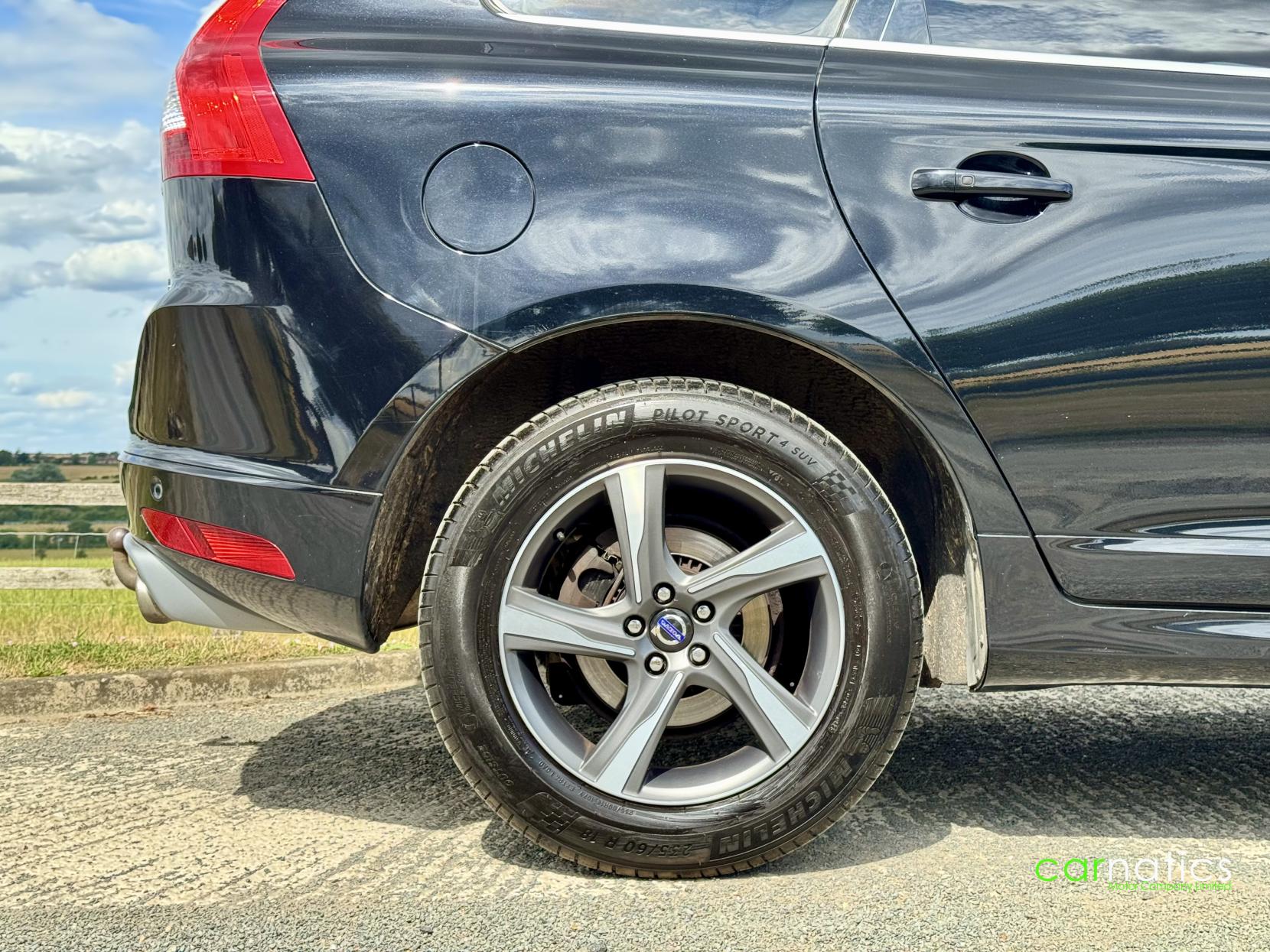 Volvo XC60 2.4 D5 R-Design Lux Nav SUV 5dr Diesel Geartronic AWD Euro 5 (215 ps)