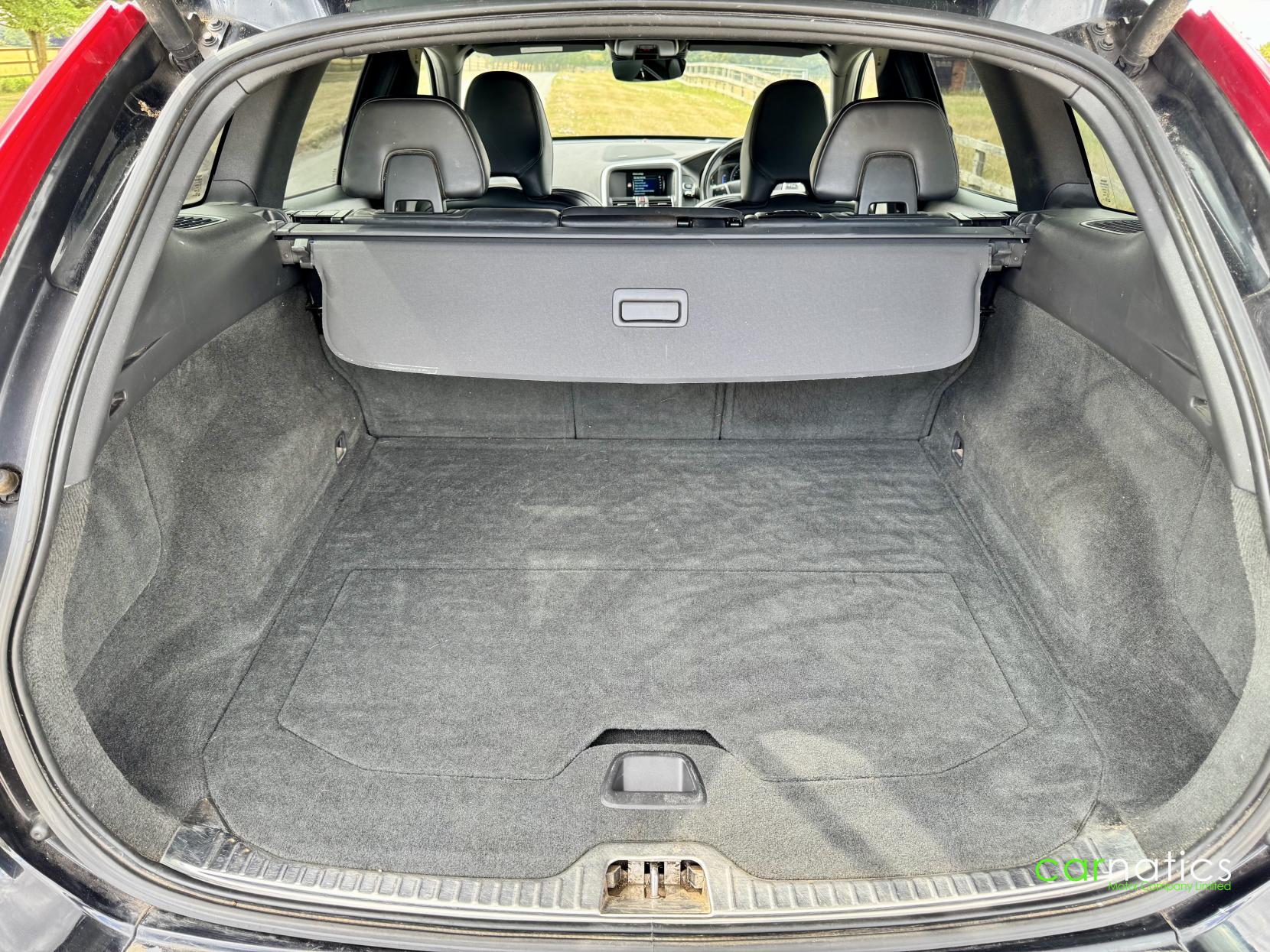 Volvo XC60 2.4 D5 R-Design Lux Nav SUV 5dr Diesel Geartronic AWD Euro 5 (215 ps)