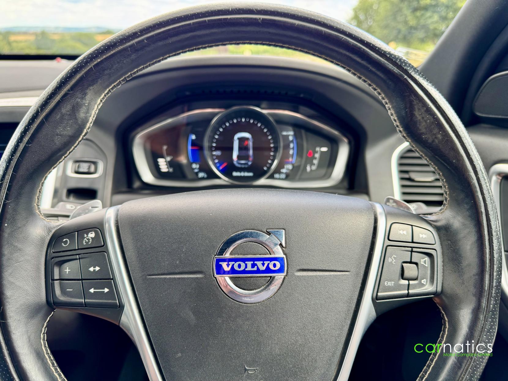 Volvo XC60 2.4 D5 R-Design Lux Nav SUV 5dr Diesel Geartronic AWD Euro 5 (215 ps)