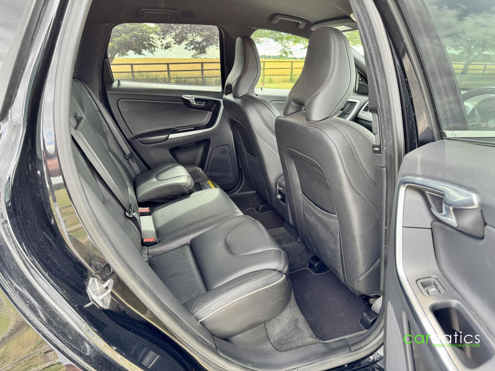Volvo XC60 2.4 D5 R-Design Lux Nav SUV 5dr Diesel Geartronic AWD Euro 5 (215 ps)