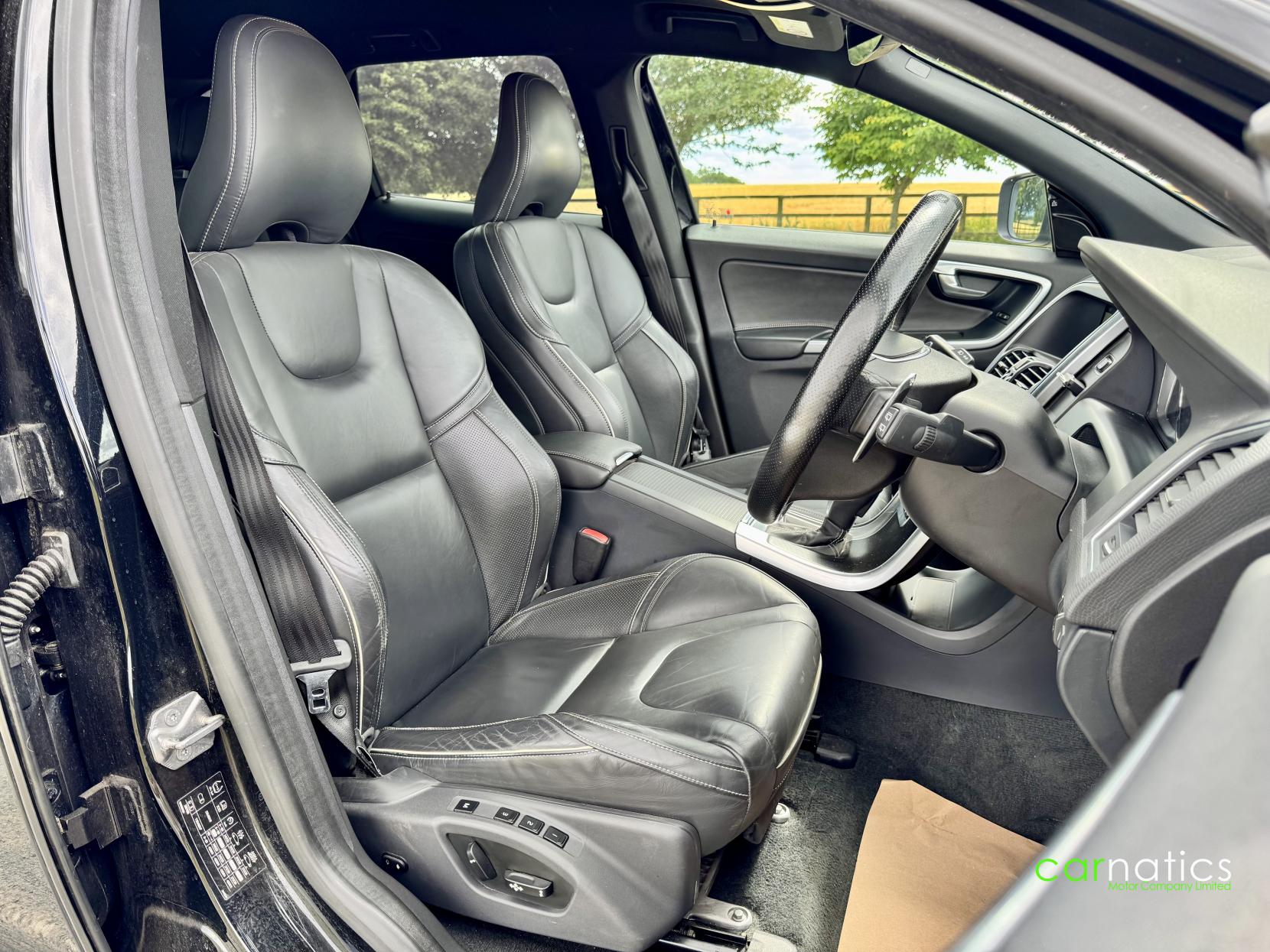 Volvo XC60 2.4 D5 R-Design Lux Nav SUV 5dr Diesel Geartronic AWD Euro 5 (215 ps)