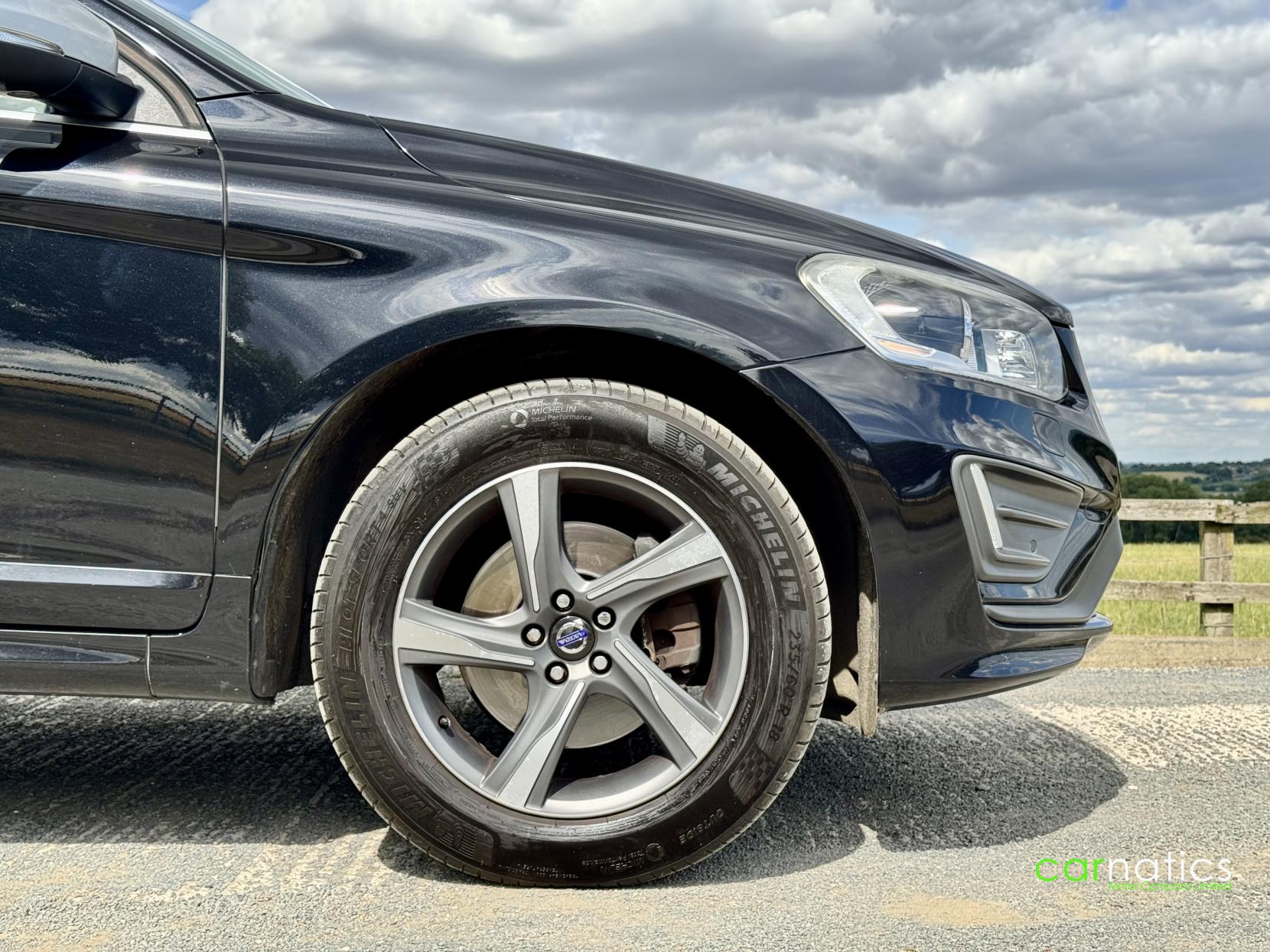 Volvo XC60 2.4 D5 R-Design Lux Nav SUV 5dr Diesel Geartronic AWD Euro 5 (215 ps)