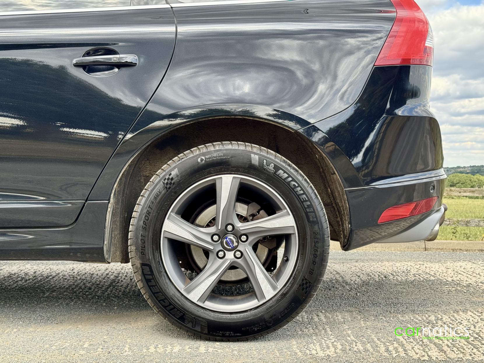 Volvo XC60 2.4 D5 R-Design Lux Nav SUV 5dr Diesel Geartronic AWD Euro 5 (215 ps)
