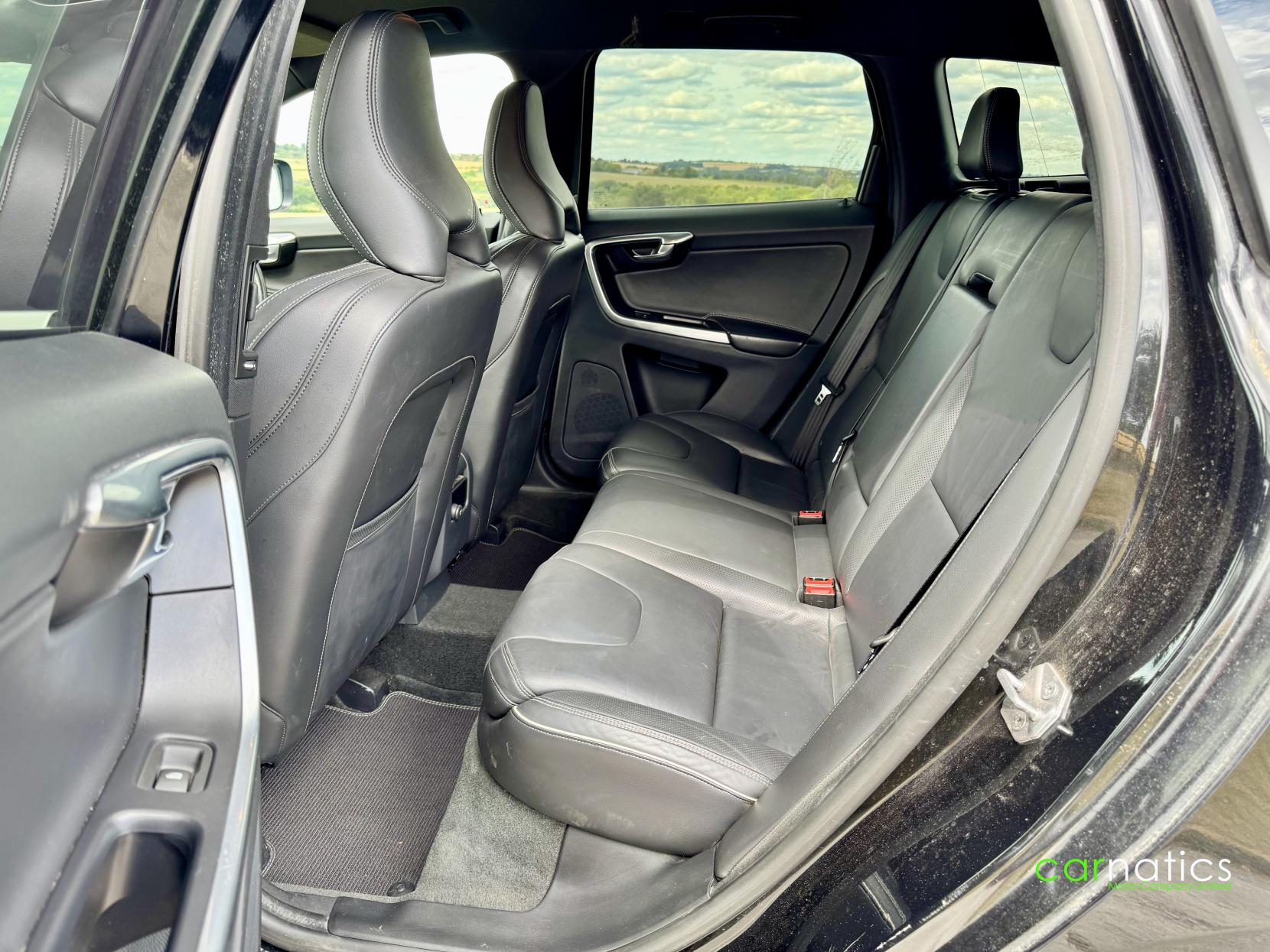 Volvo XC60 2.4 D5 R-Design Lux Nav SUV 5dr Diesel Geartronic AWD Euro 5 (215 ps)