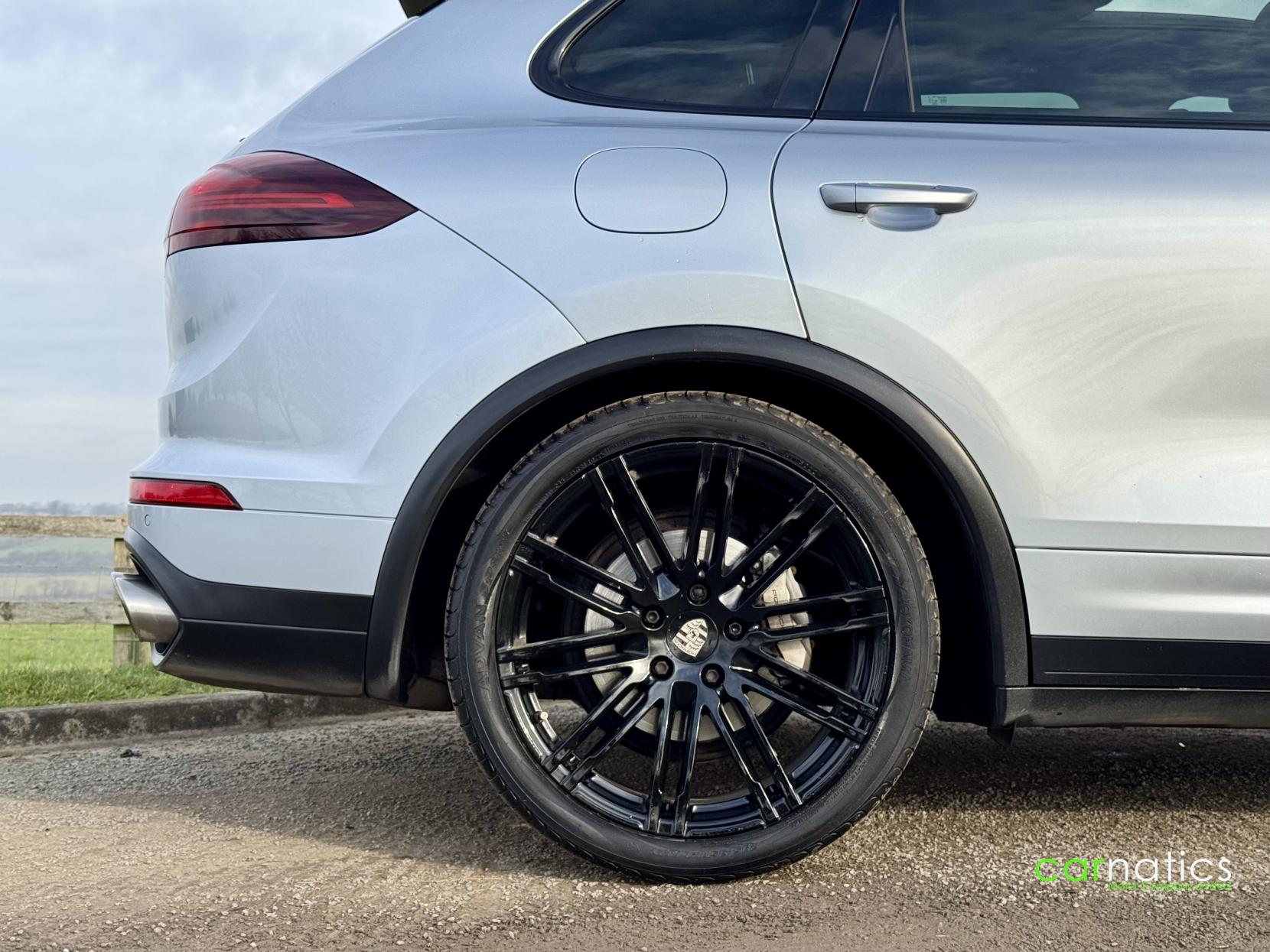 Porsche Cayenne 4.2 TD V8 S SUV 5dr Diesel TiptronicS 4WD Euro 6 (s/s) (385 ps)