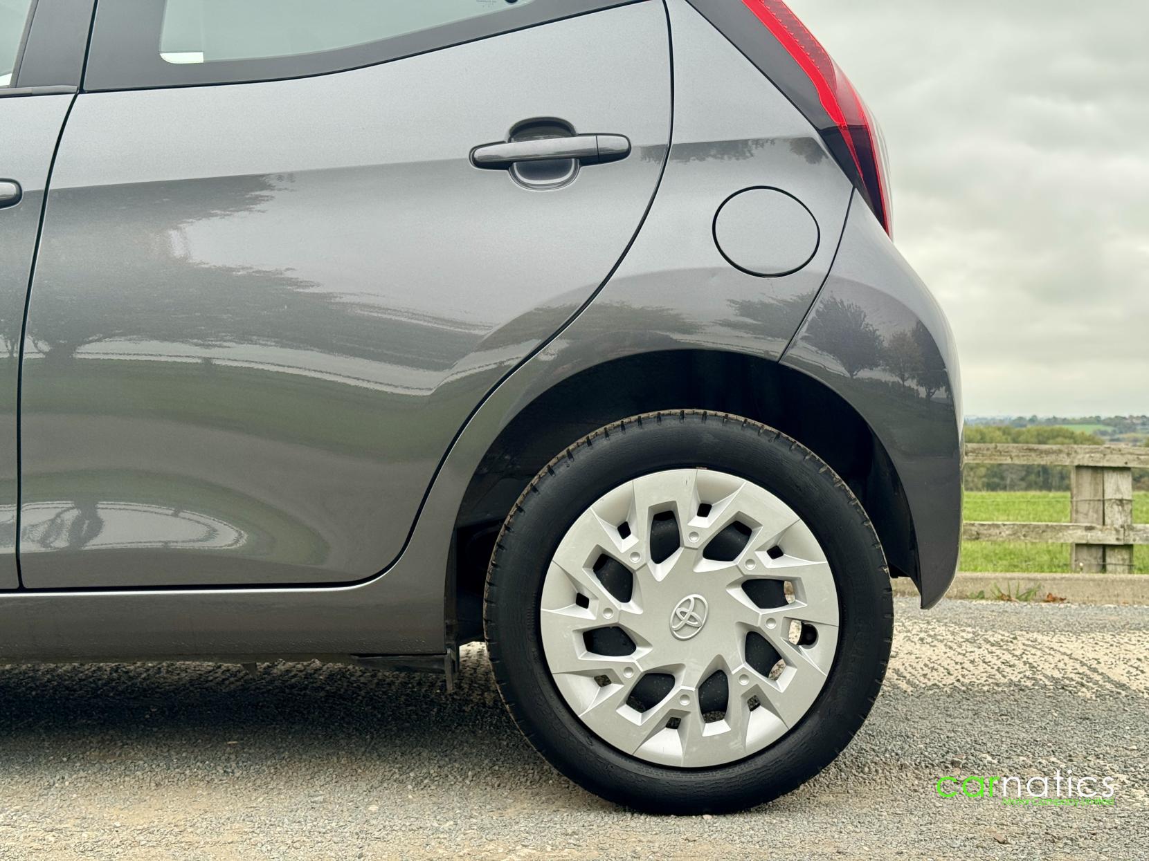 Toyota AYGO 1.0 VVT-i x-play Hatchback 5dr Petrol Manual Euro 6 (s/s) (71 ps)