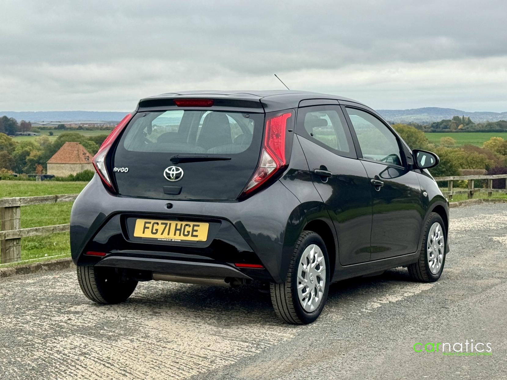 Toyota AYGO 1.0 VVT-i x-play Hatchback 5dr Petrol Manual Euro 6 (s/s) (71 ps)