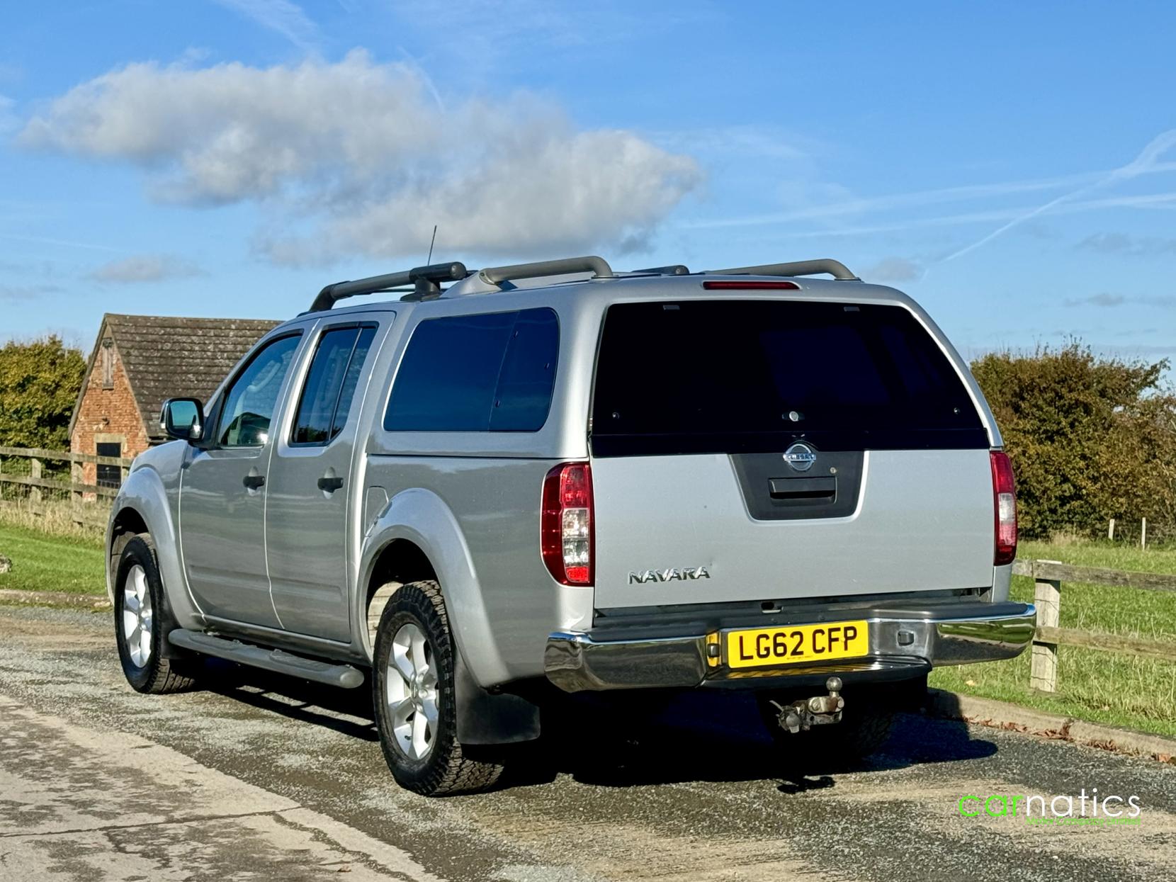 Nissan Navara 2.5 dCi Tekna Pickup Double Cab 4dr Diesel Auto 4WD Euro 5 (190 ps)