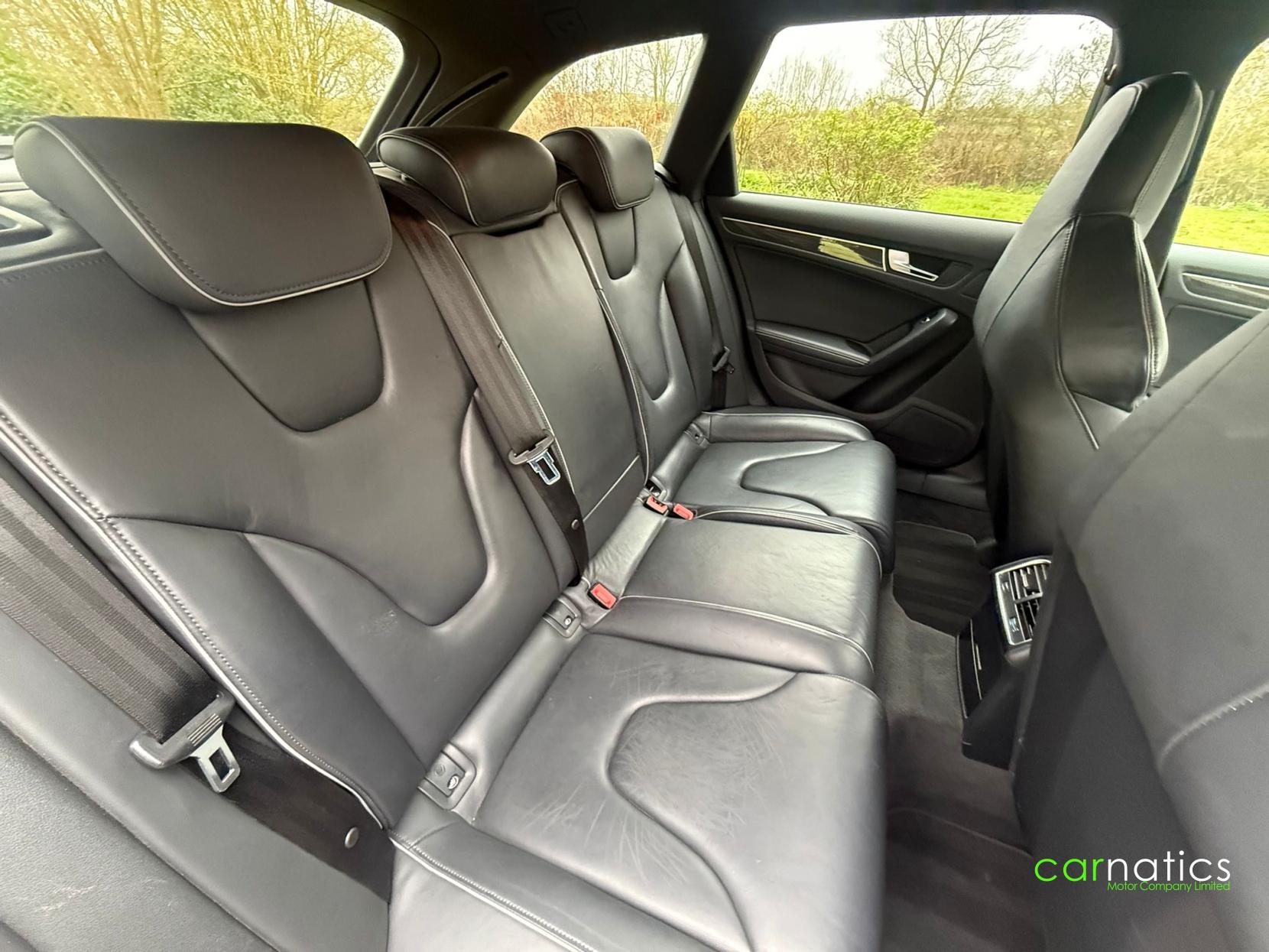 Audi RS4 Avant 4.2 FSI V8 Estate 5dr Petrol S Tronic quattro Euro 5 (450 ps)