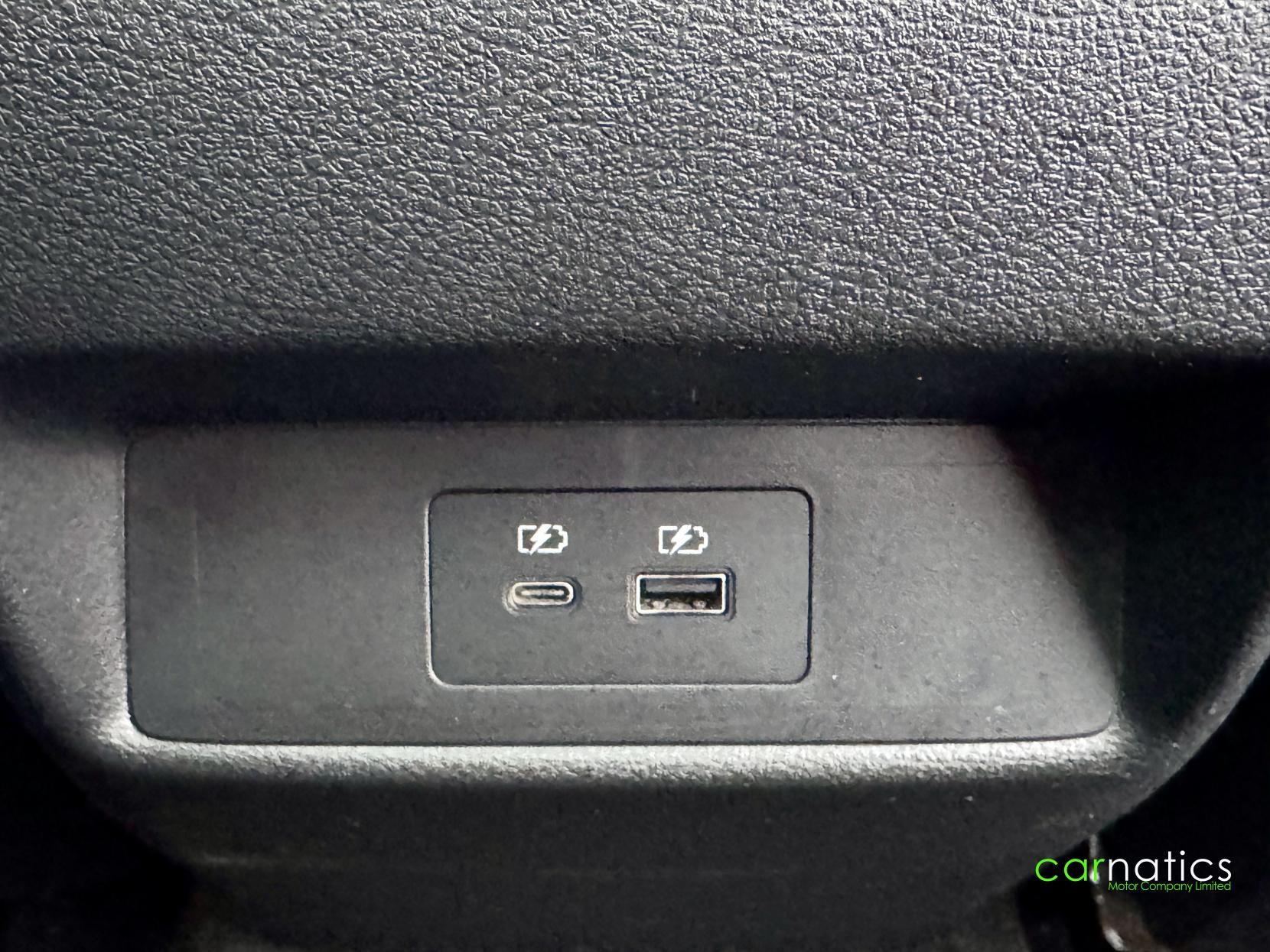 Nissan Qashqai 1.3 DIG-T MHEV N-Connecta SUV 5dr Petrol Hybrid XTRON Euro 6 (s/s) (158 ps)