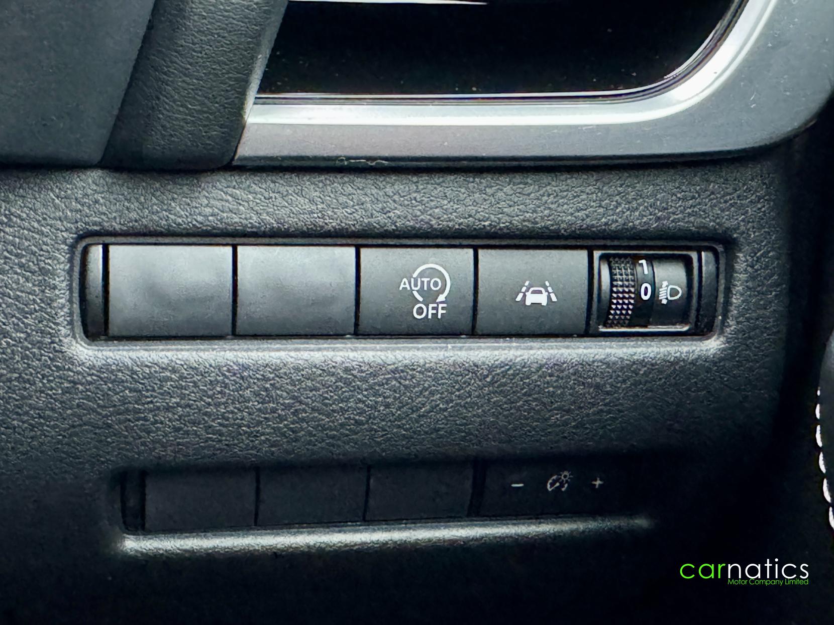 Nissan Qashqai 1.3 DIG-T MHEV N-Connecta SUV 5dr Petrol Hybrid XTRON Euro 6 (s/s) (158 ps)