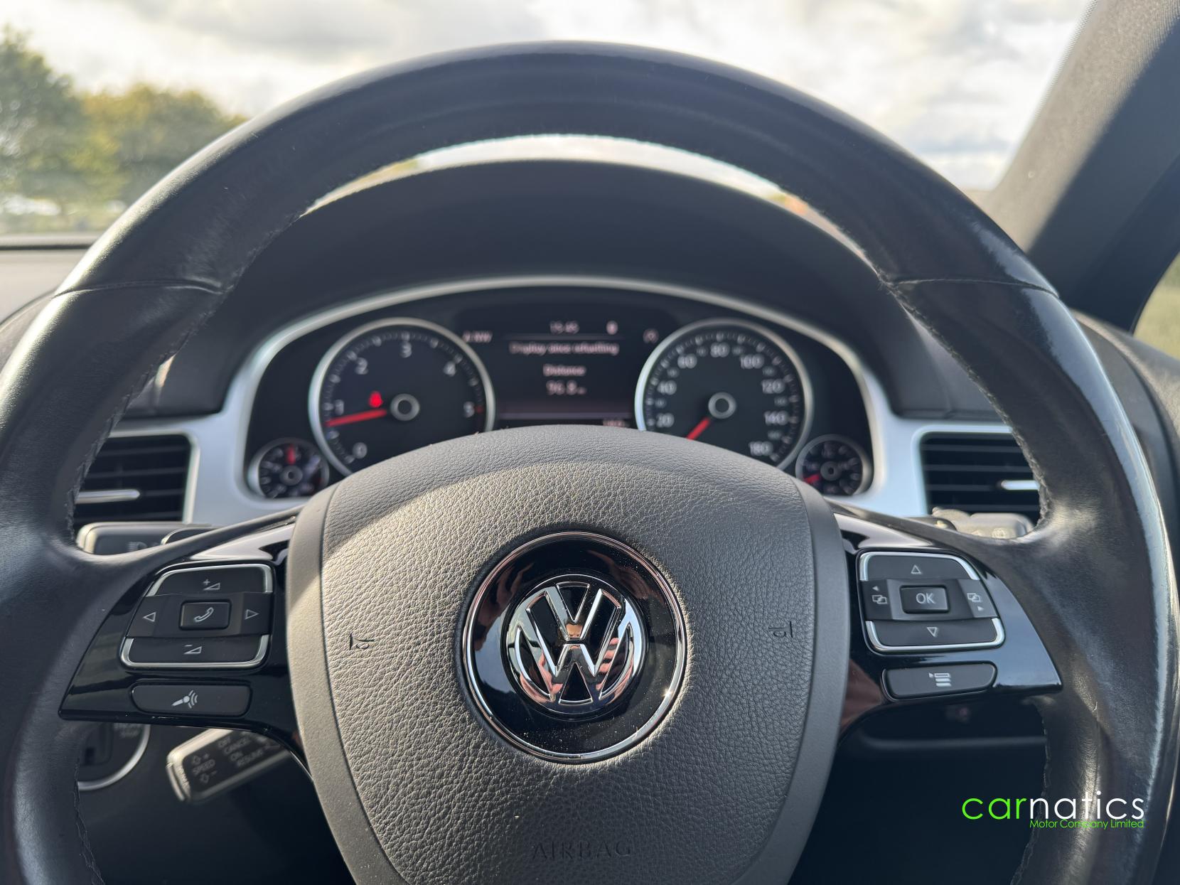 Volkswagen Touareg 3.0 TDI V6 BlueMotion Tech R-Line SUV 5dr Diesel Tiptronic 4WD Euro 5 (s/s) (245 ps)