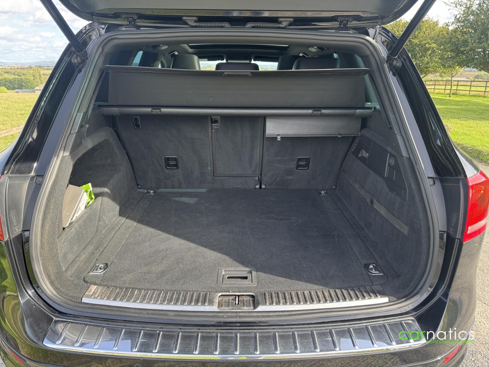 Volkswagen Touareg 3.0 TDI V6 BlueMotion Tech R-Line SUV 5dr Diesel Tiptronic 4WD Euro 5 (s/s) (245 ps)