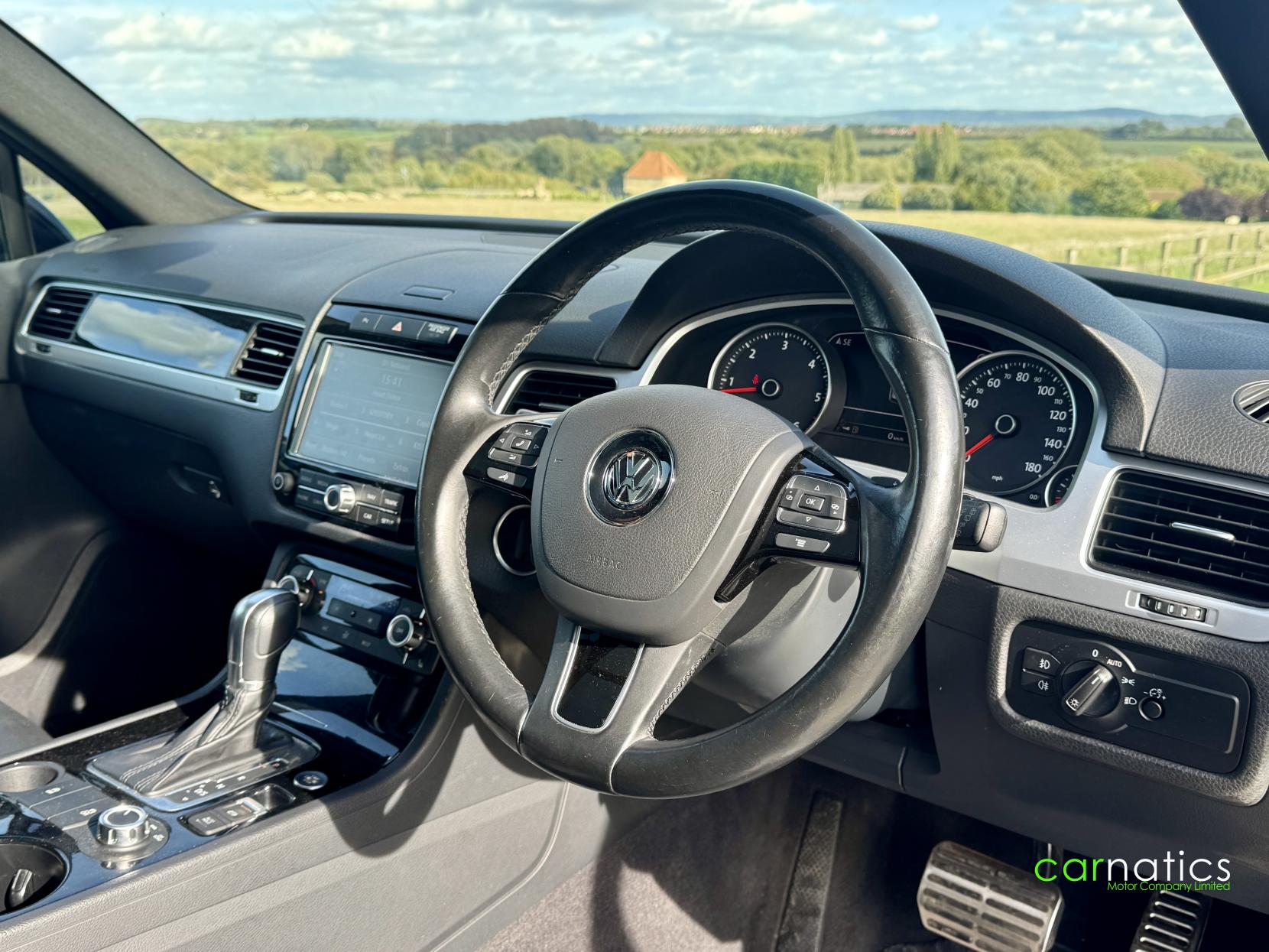 Volkswagen Touareg 3.0 TDI V6 BlueMotion Tech R-Line SUV 5dr Diesel Tiptronic 4WD Euro 5 (s/s) (245 ps)