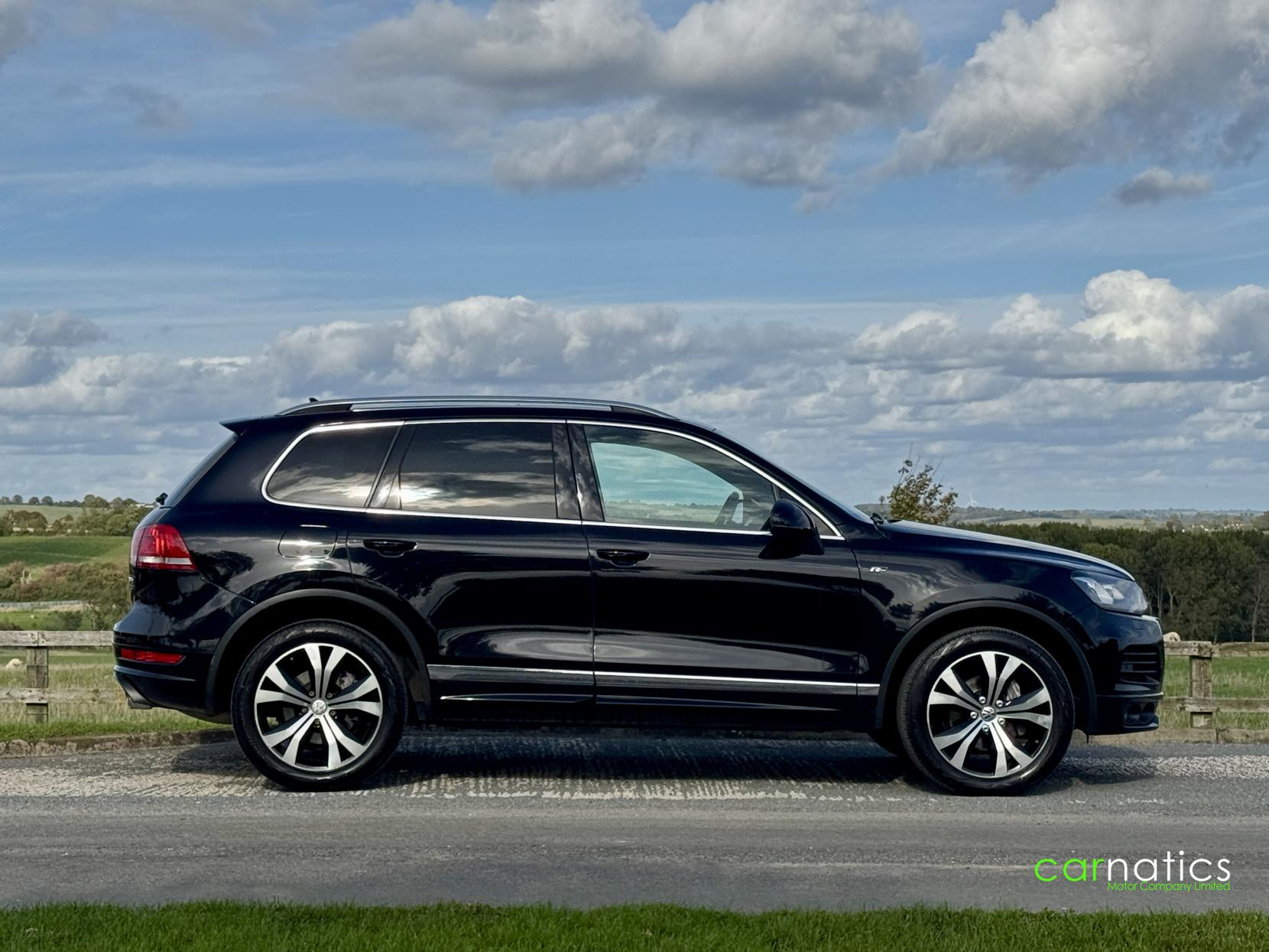 Volkswagen Touareg 3.0 TDI V6 BlueMotion Tech R-Line SUV 5dr Diesel Tiptronic 4WD Euro 5 (s/s) (245 ps)