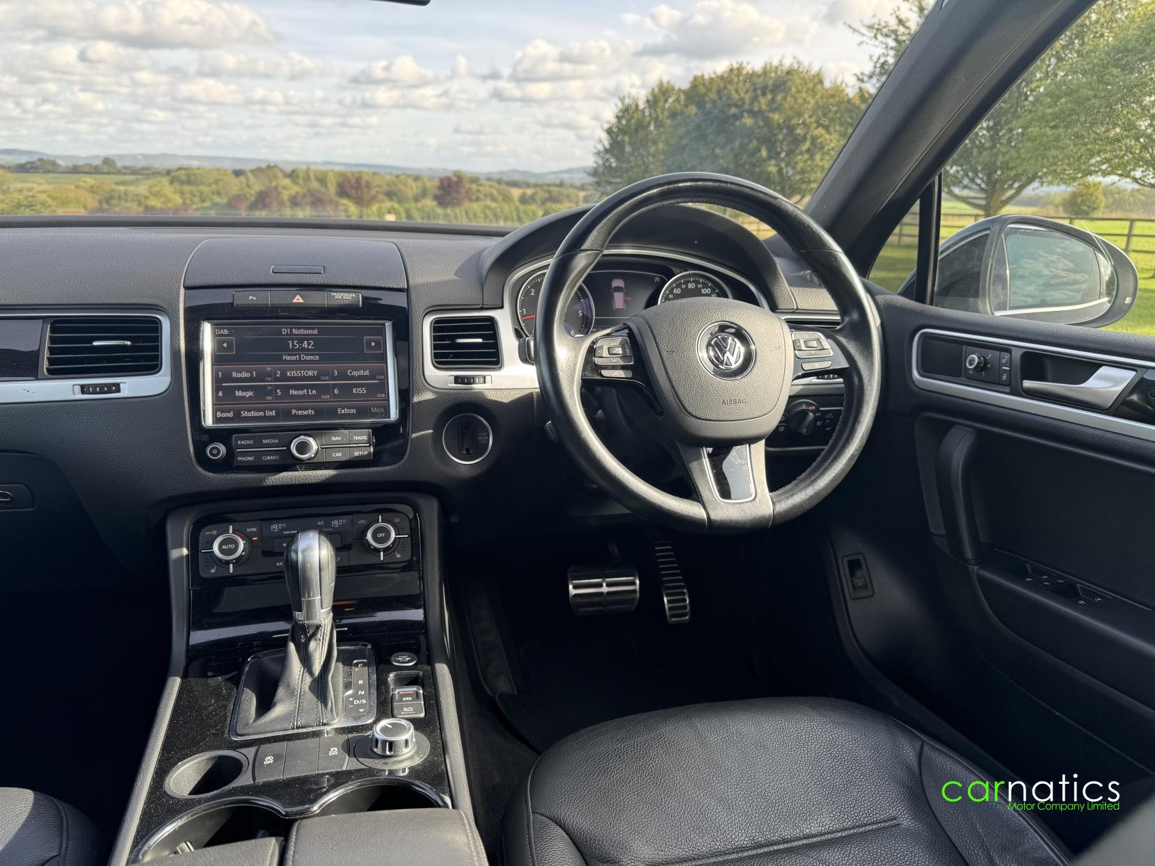 Volkswagen Touareg 3.0 TDI V6 BlueMotion Tech R-Line SUV 5dr Diesel Tiptronic 4WD Euro 5 (s/s) (245 ps)
