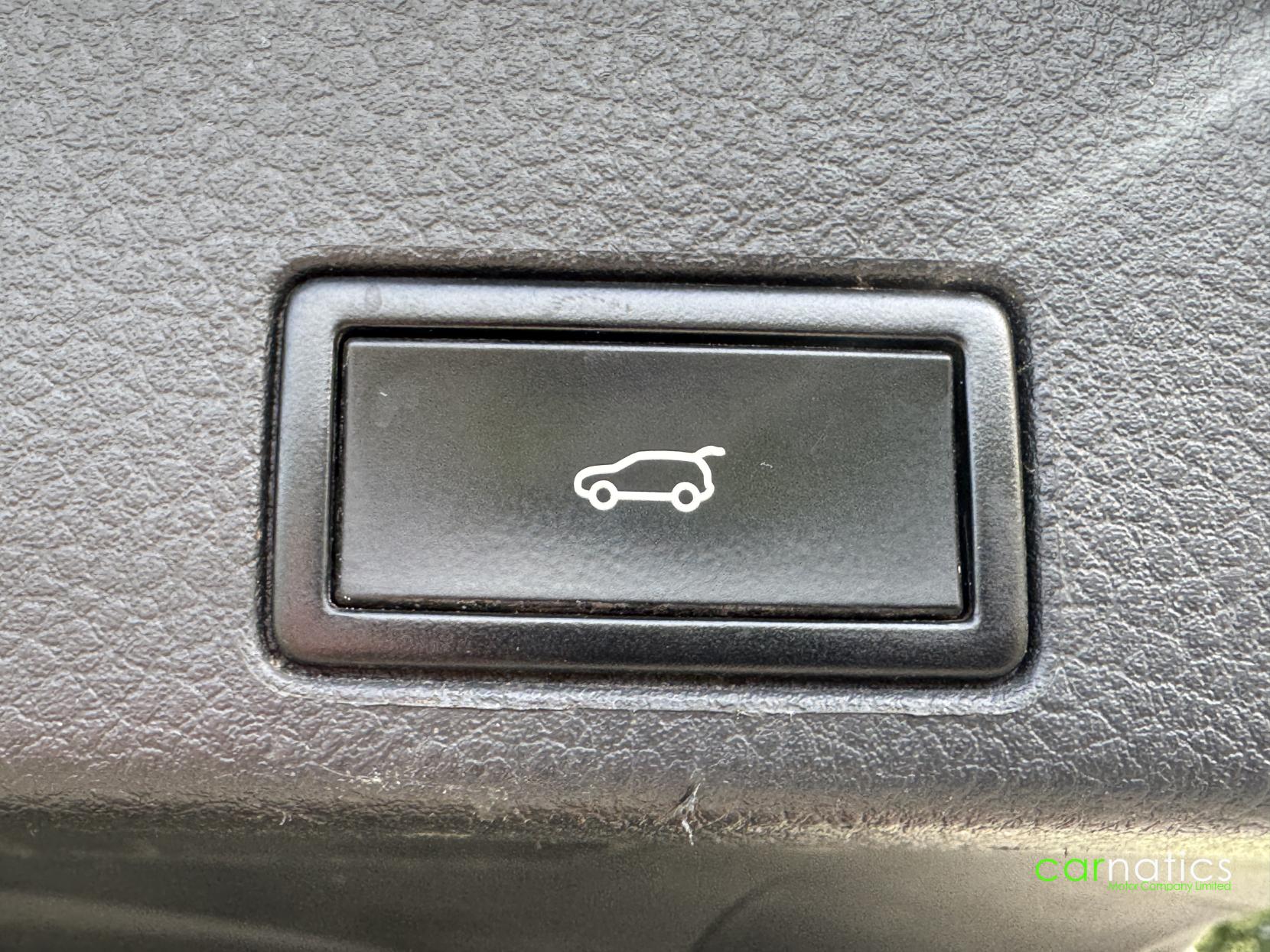 Volkswagen Touareg 3.0 TDI V6 BlueMotion Tech R-Line SUV 5dr Diesel Tiptronic 4WD Euro 5 (s/s) (245 ps)