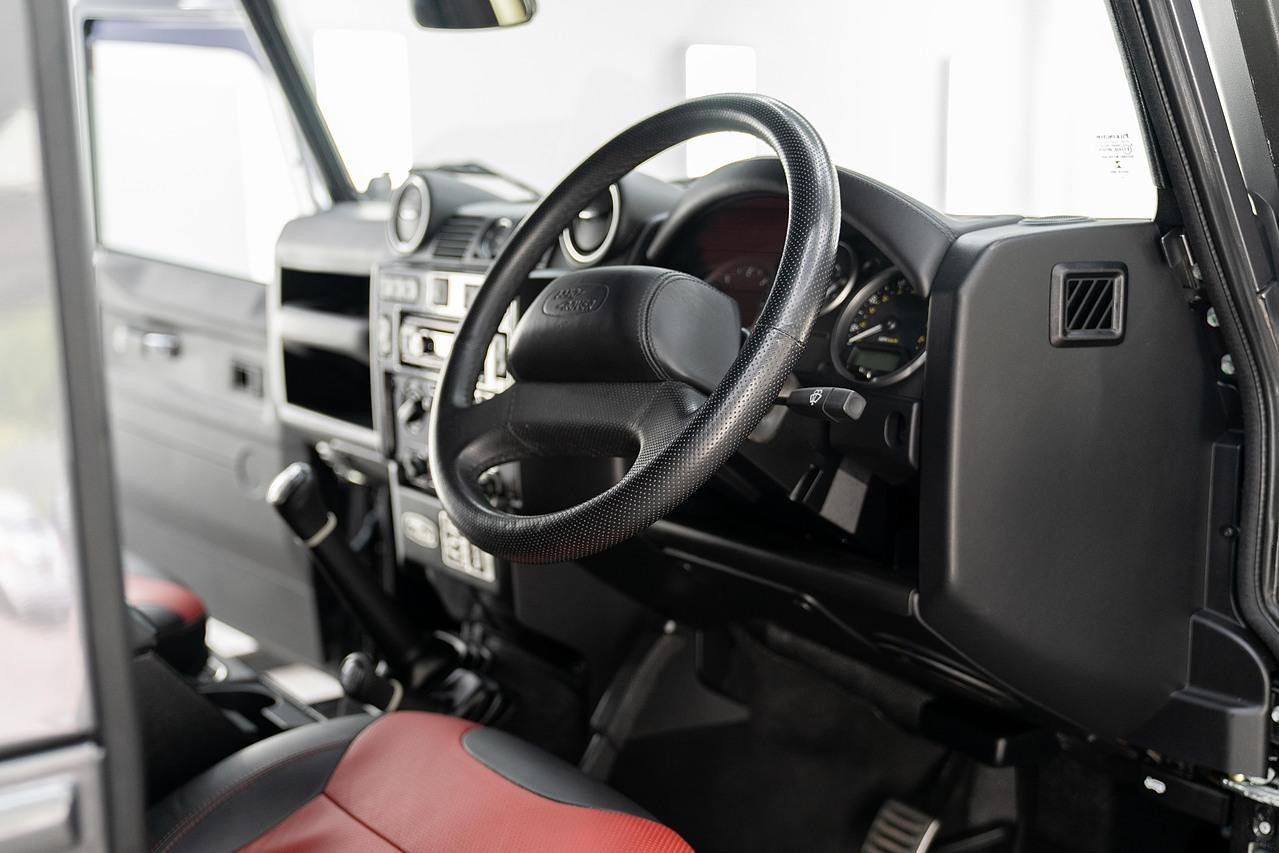 Land Rover Defender 90 2.2 TDCi Adventure SUV Double Cab 3dr Diesel Manual 4WD SWB Euro 5 (150 ps)