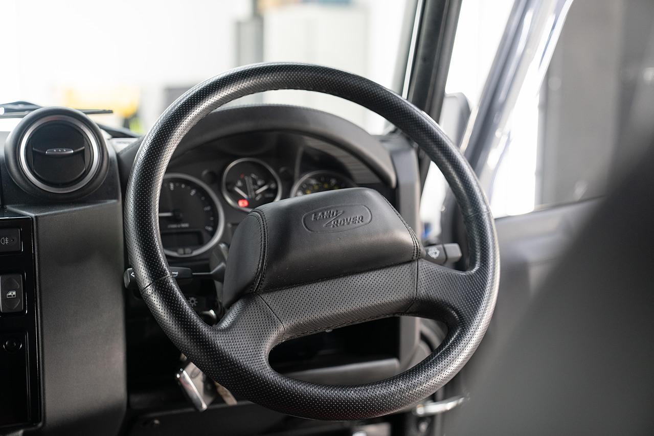 Land Rover Defender 90 2.2 TDCi Adventure SUV Double Cab 3dr Diesel Manual 4WD SWB Euro 5 (150 ps)