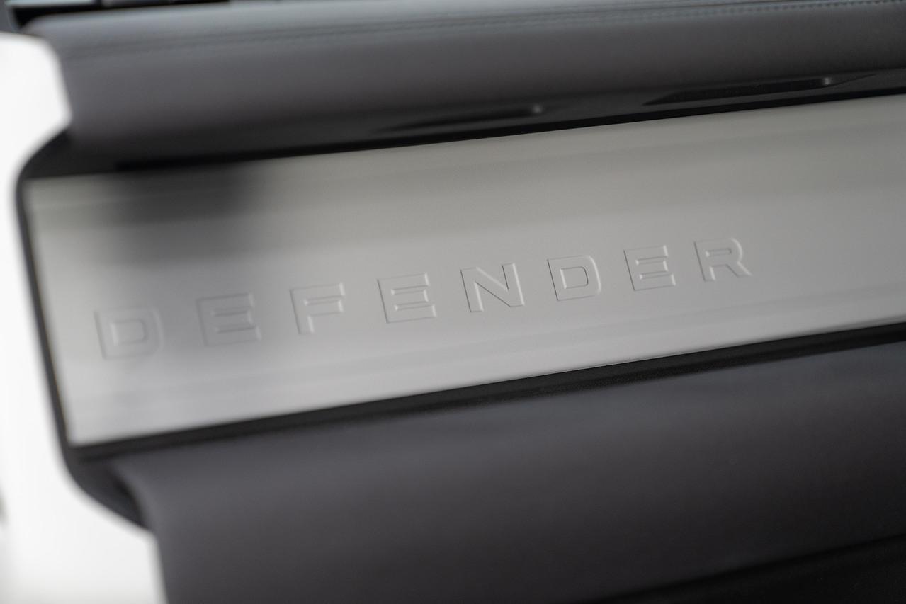 Land Rover Defender 110 3.0 D250 MHEV S Hard Top SUV 5dr Diesel Auto 4WD MWB Euro 6 (s/s) (250 ps)