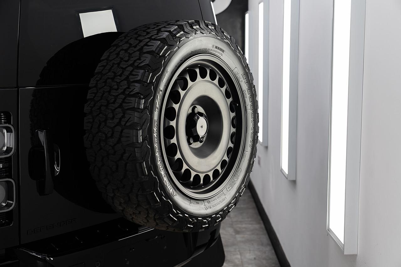 Land Rover Defender 110 3.0 D250 MHEV S Hard Top SUV 5dr Diesel Auto 4WD MWB Euro 6 (s/s) (250 ps)